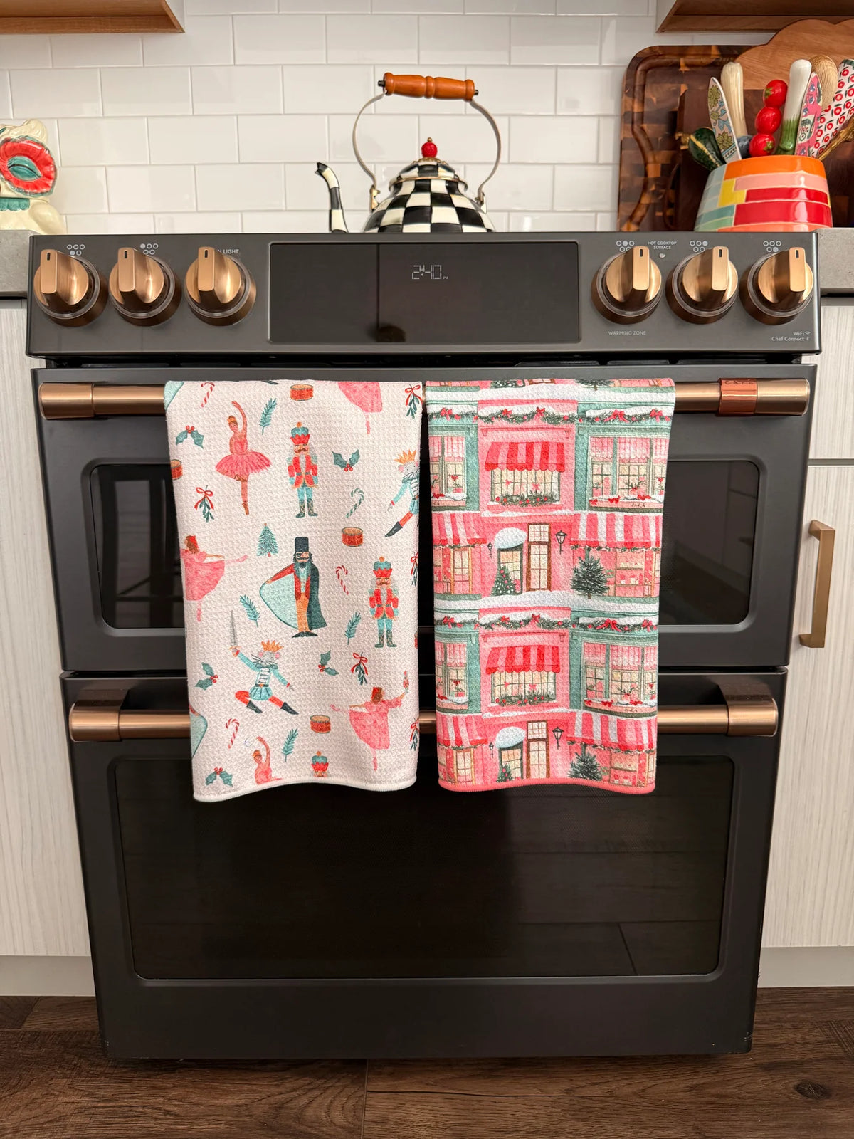 CRAE.HOME - Sugarplum Story Double-Sided Hand Towel