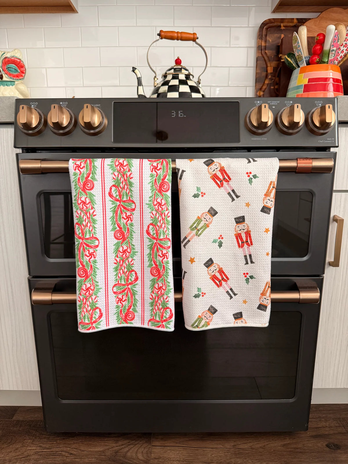 CRAE.HOME - Gilded Garland Double-Sided Hand Towel