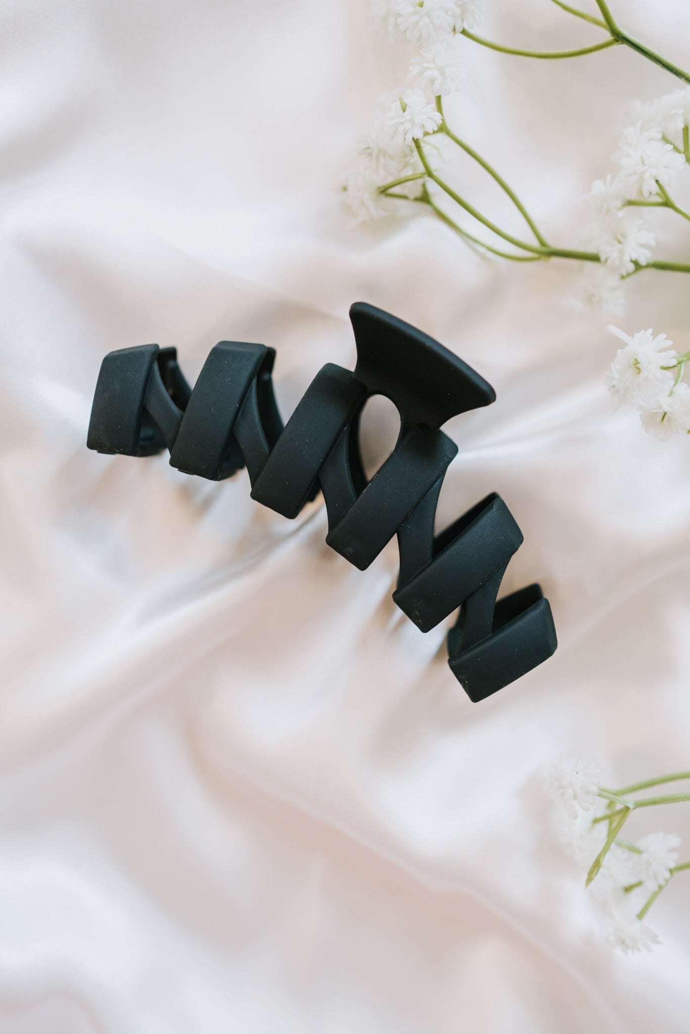 Act Now Claw Clips - 4 Colors! Black