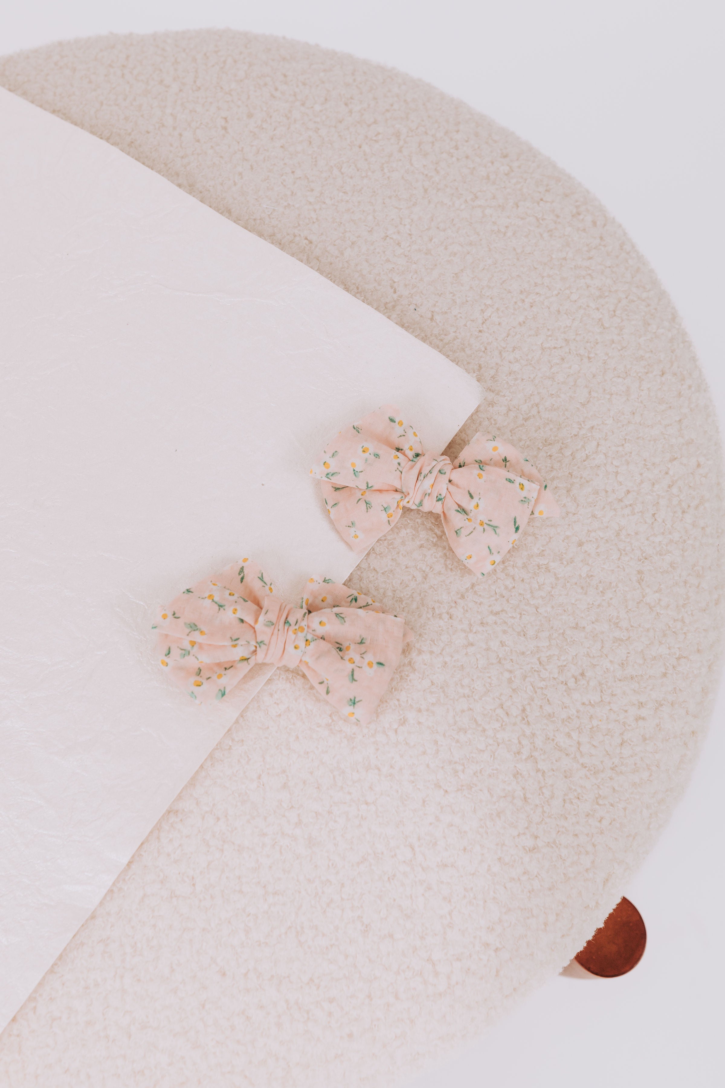 BABY BLING - 2pk Baby Bloom Clips: Ballet Pink Daisy Seersucker