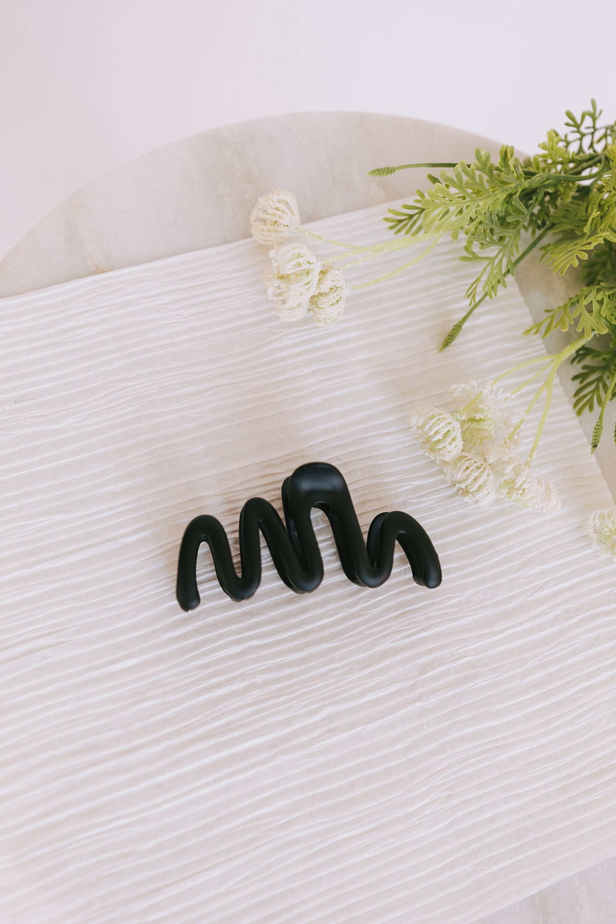 New Wave Claw Clip - 3 Colors! Black