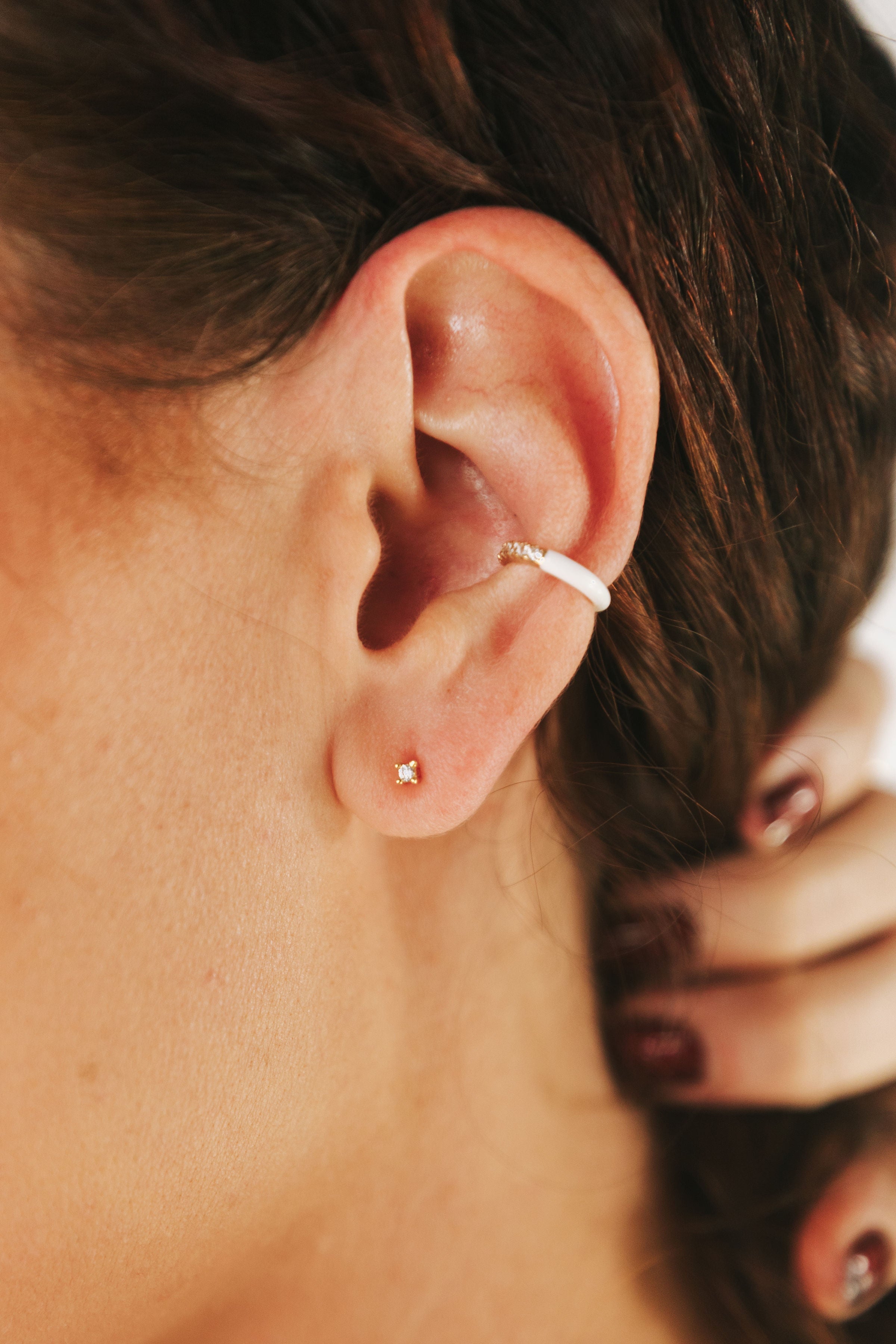 Captive Glow Single Stud Earring