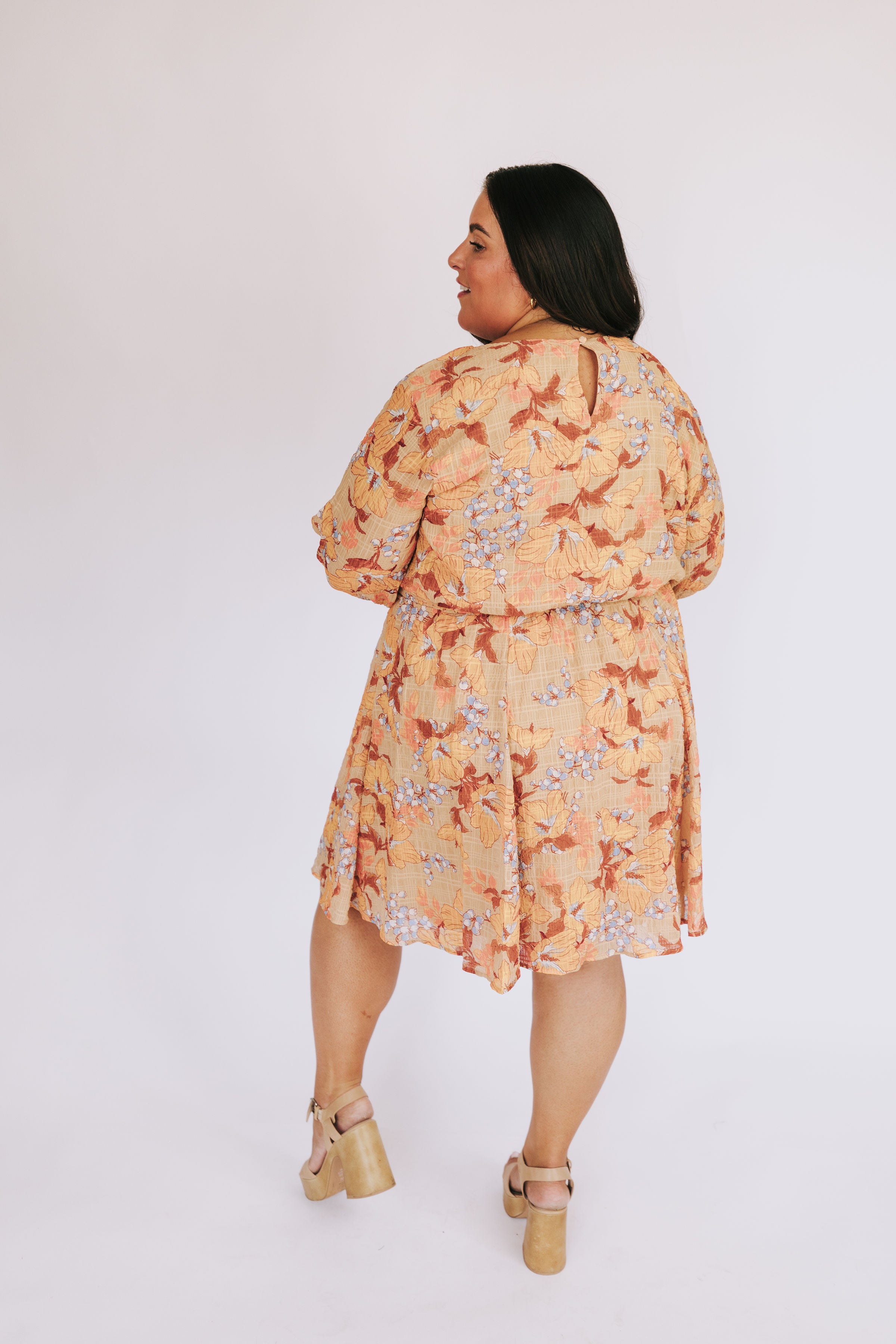 PLUS SIZE - Pull Away Dress