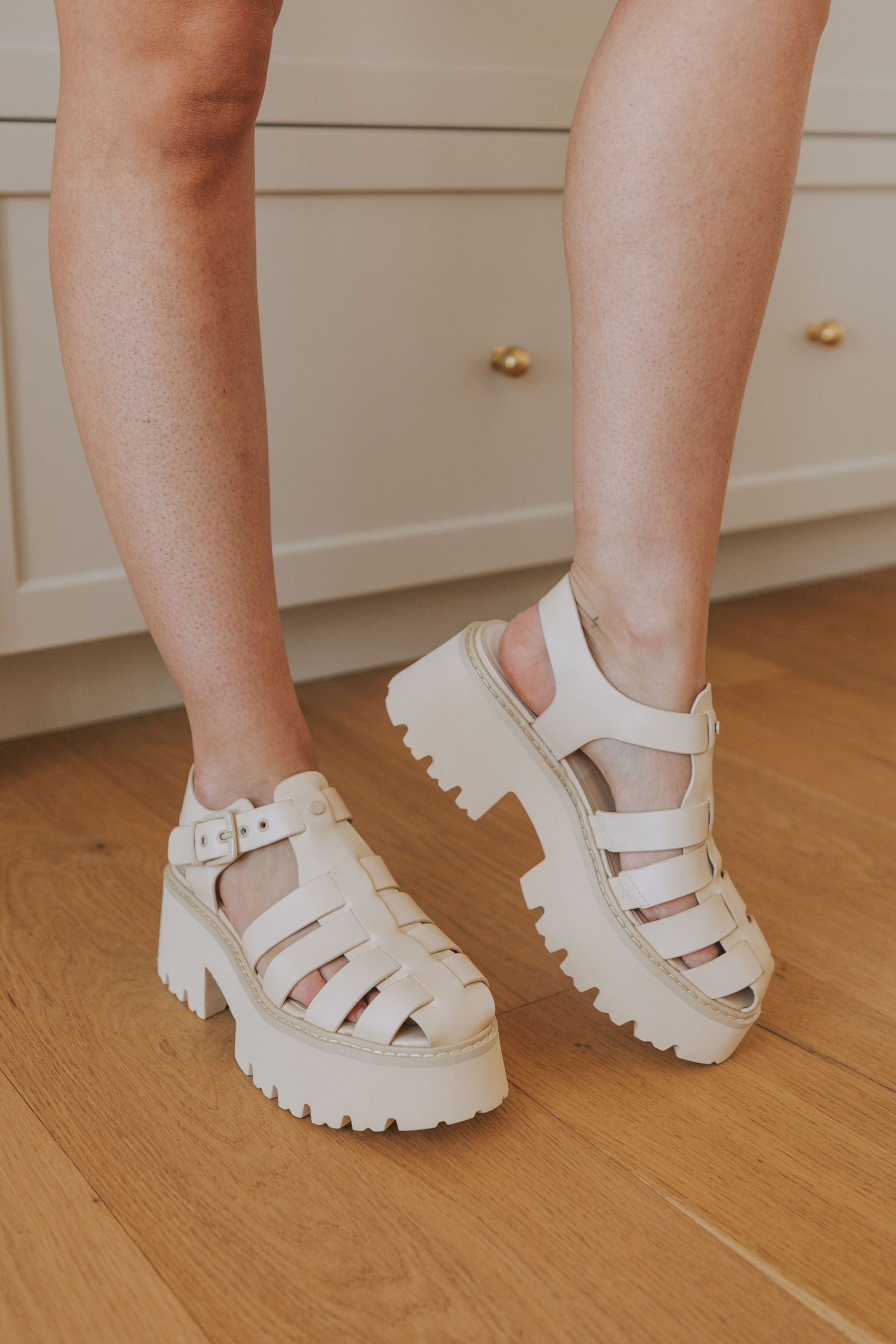 DOLCE VITA - Lasly Tonal Sandals