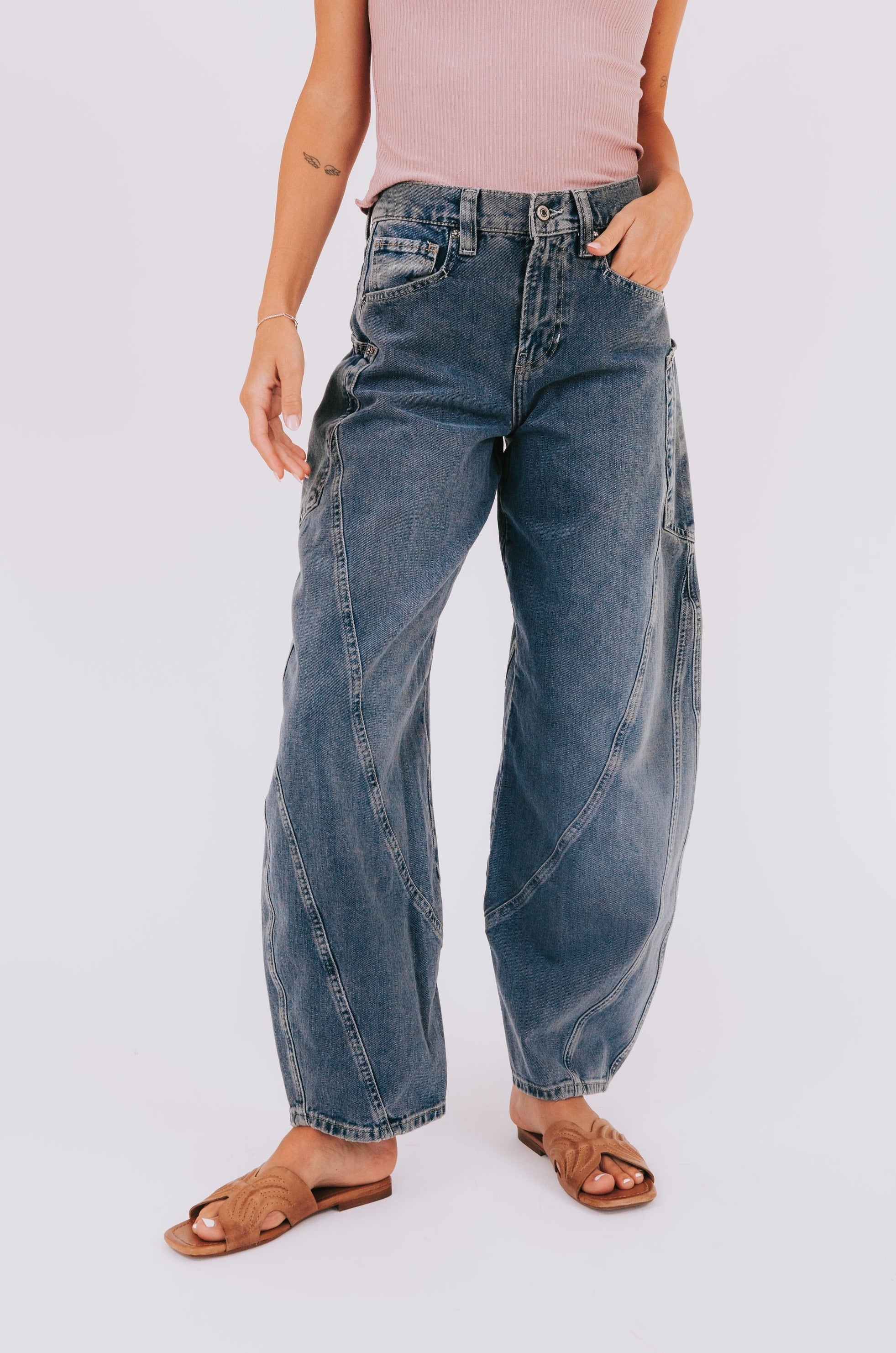 FREE PEOPLE - Sugar And Spice Barrel Jeans by Free People in Indigo