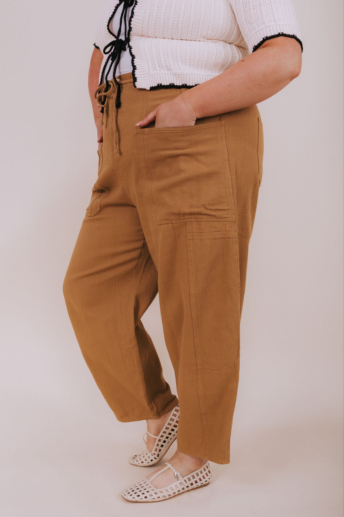 brown barrel jeans with oversized pockets and tie at the waist