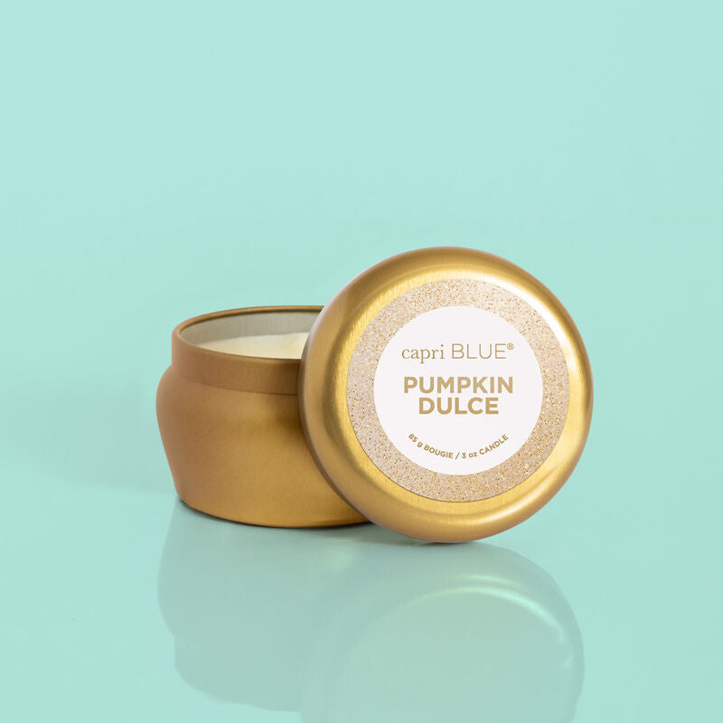 Gold candle tin with lid in pumpkin dulce scent.
