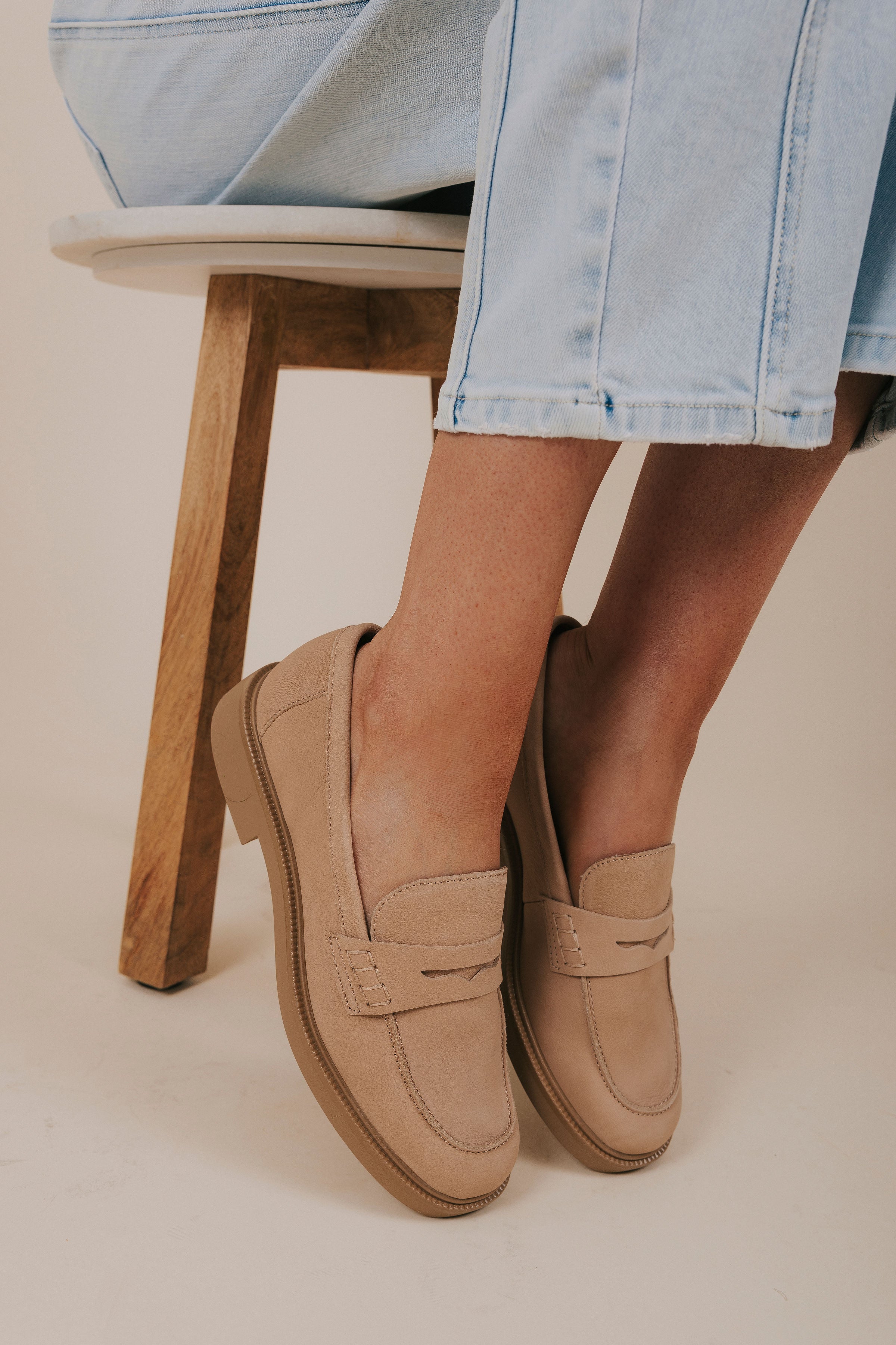 dolce vita tiggy leather loafer pose