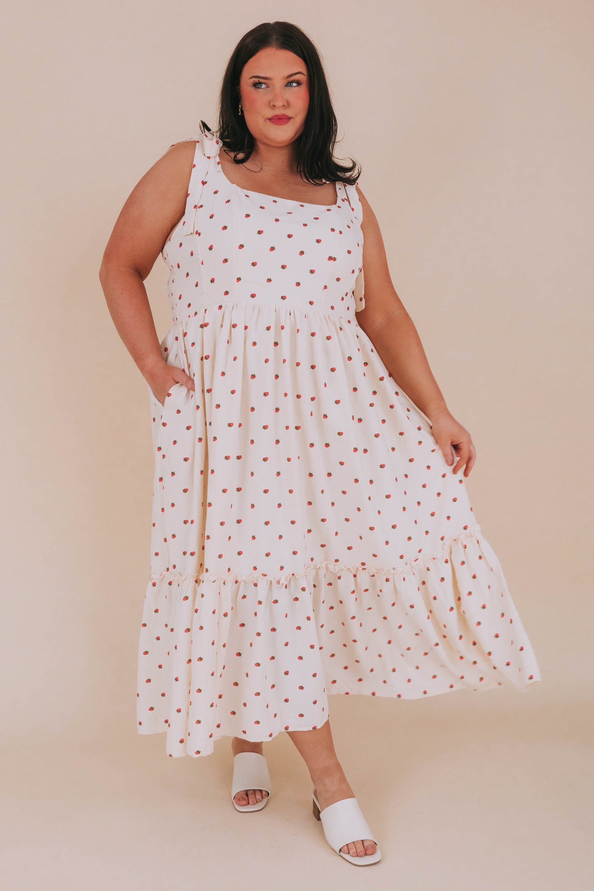 PLUS SIZE - Strawberry Kisses Dress