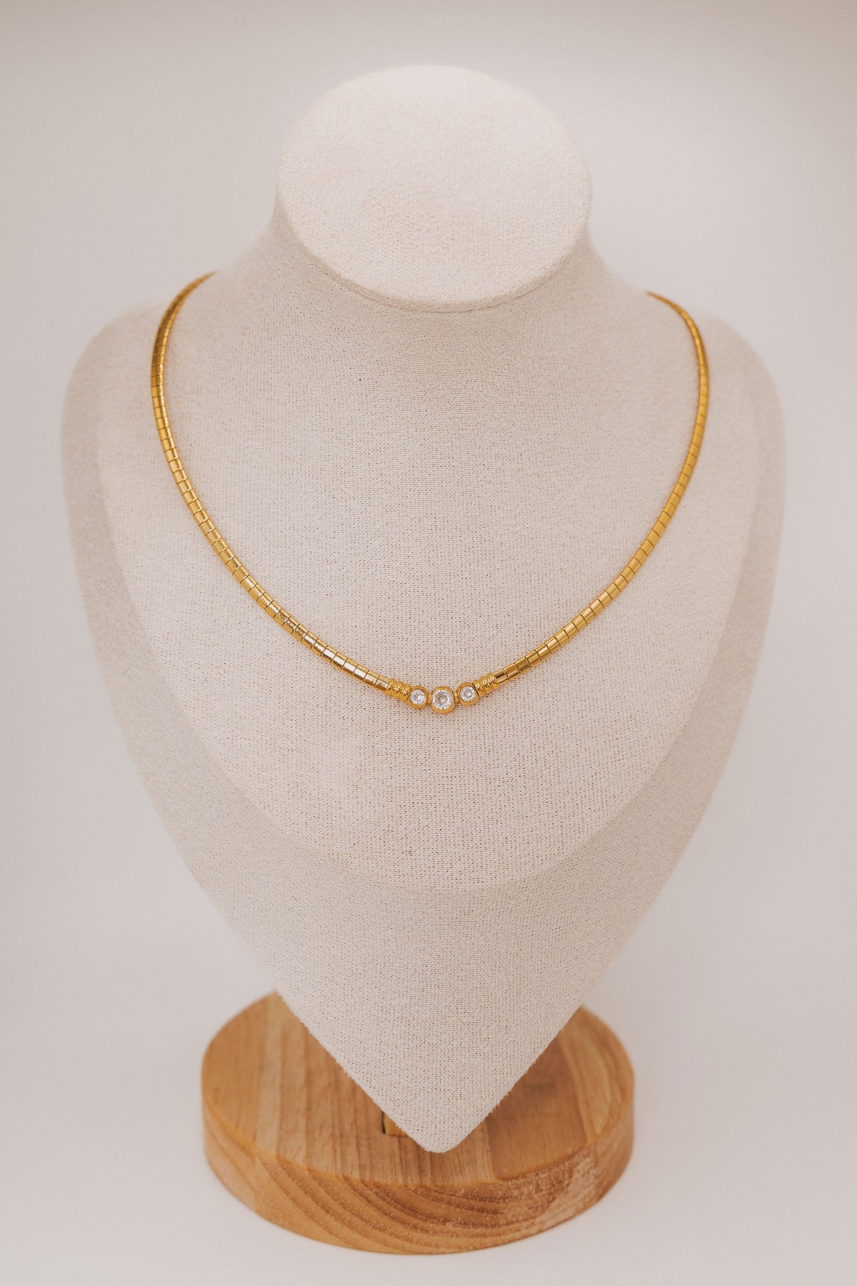flat chain with 3 stones