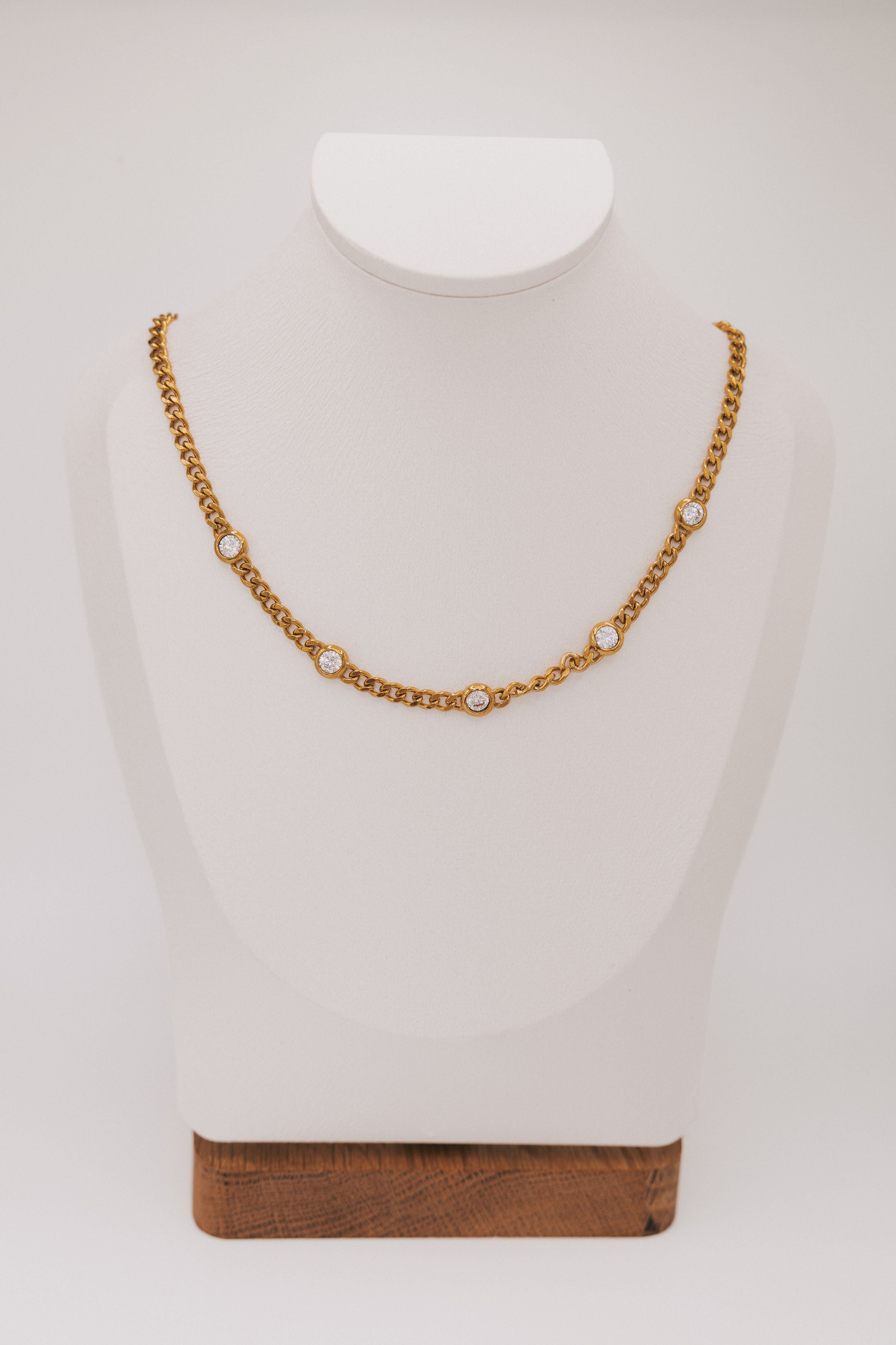 gold chain with 5 stones