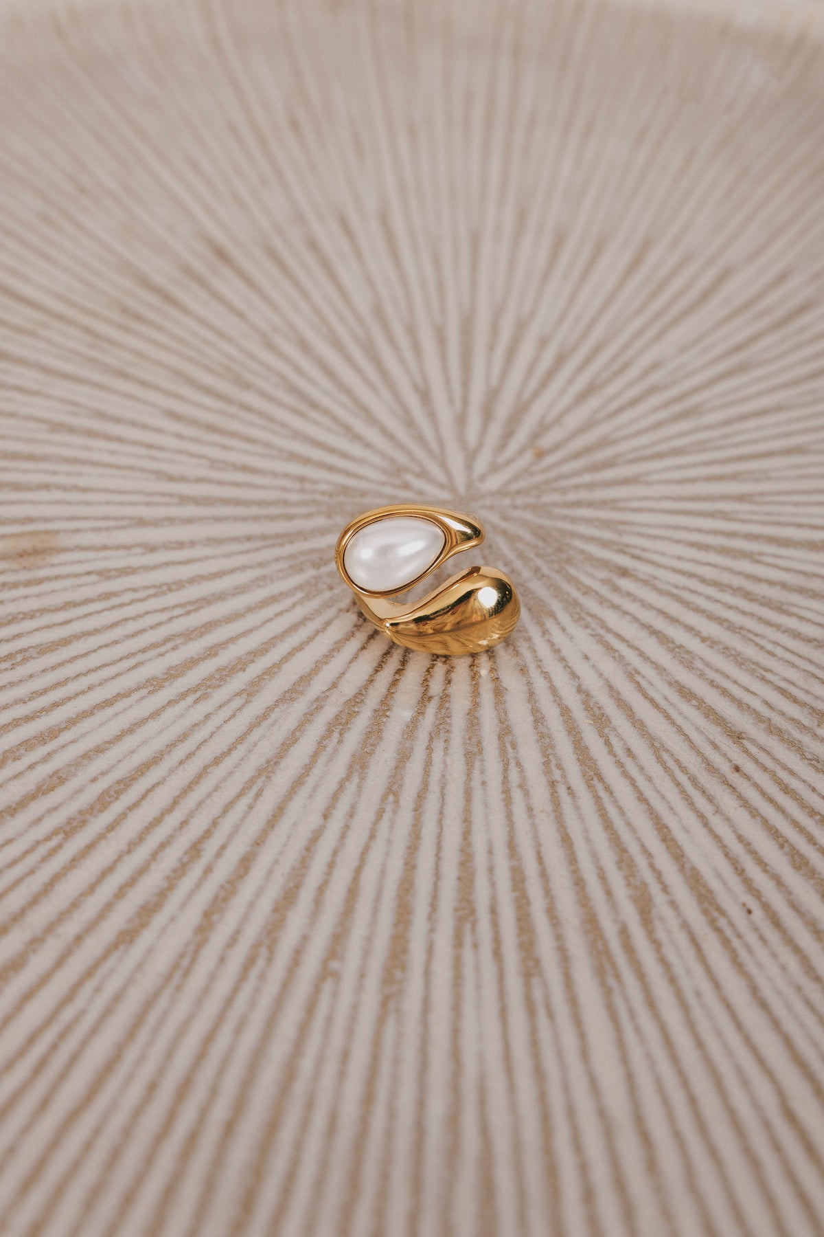 gold pearl ring front