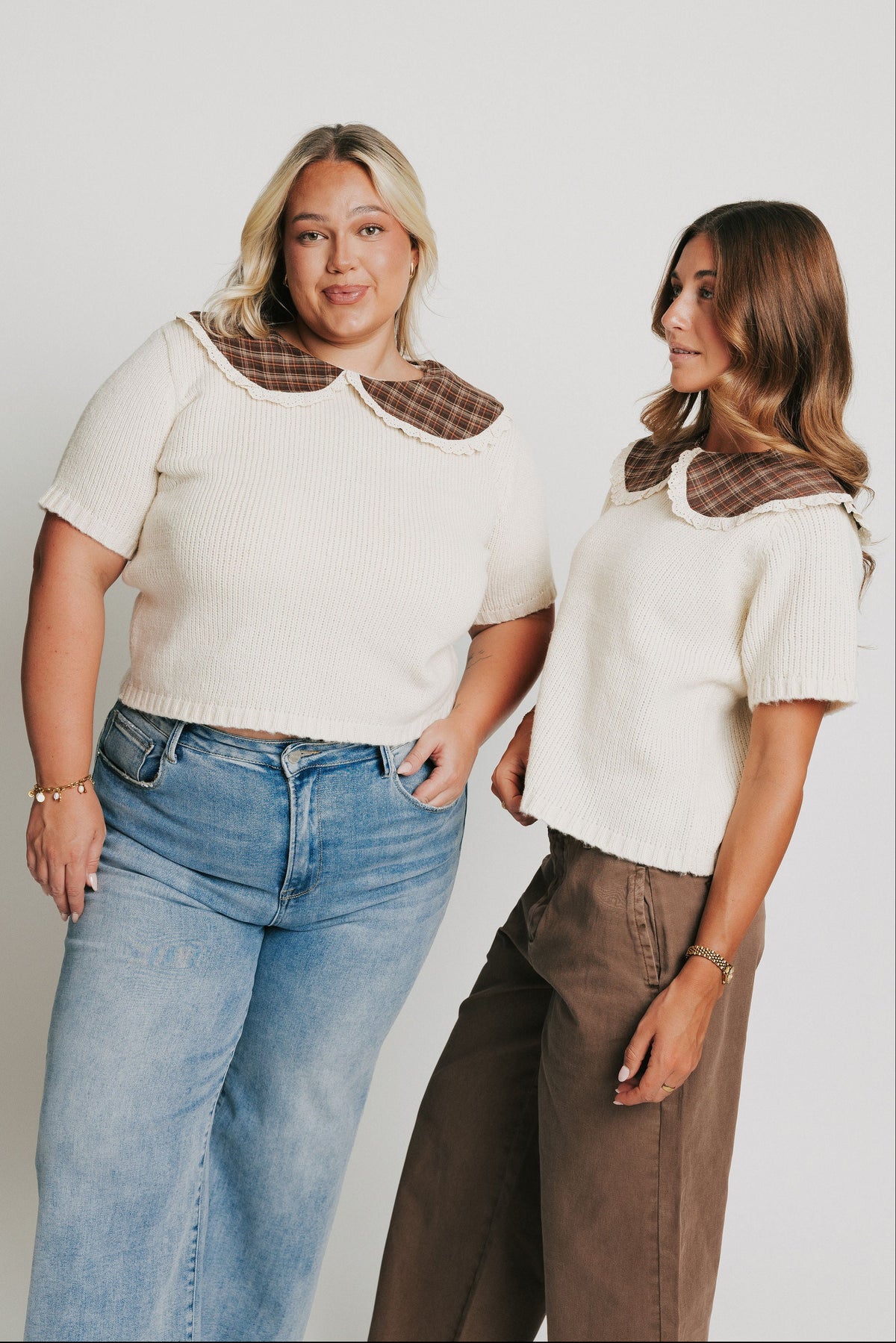 ivory knit short sleeve top with plaid collar models 1