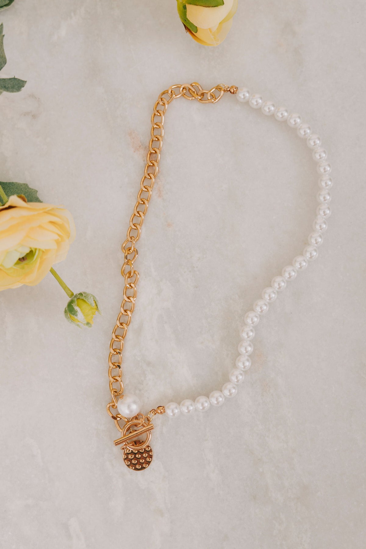 pendant asymmetrical neckalce front