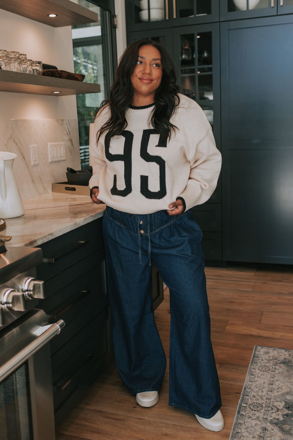 Wide leg plus size jeans with an elastic waistband and pintucked detailing