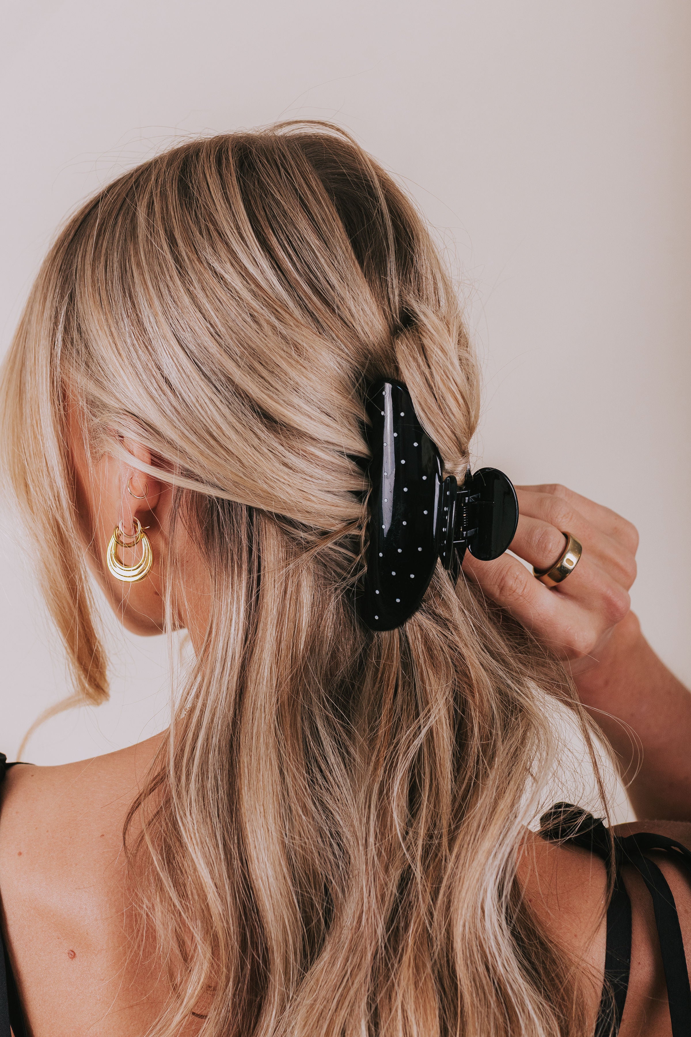 black claw clip with white polka dots