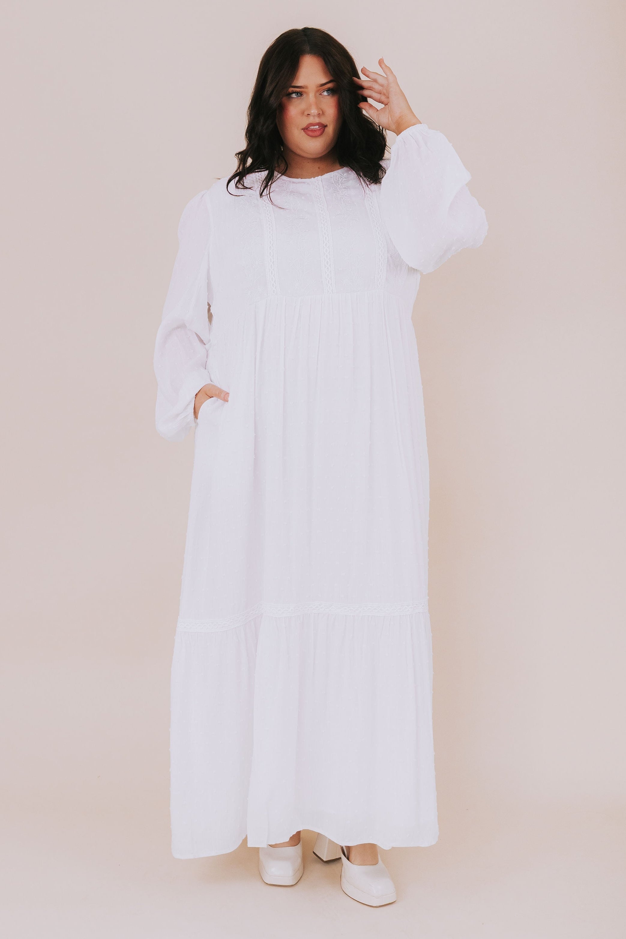 PLUS SIZE - The White: Emily 