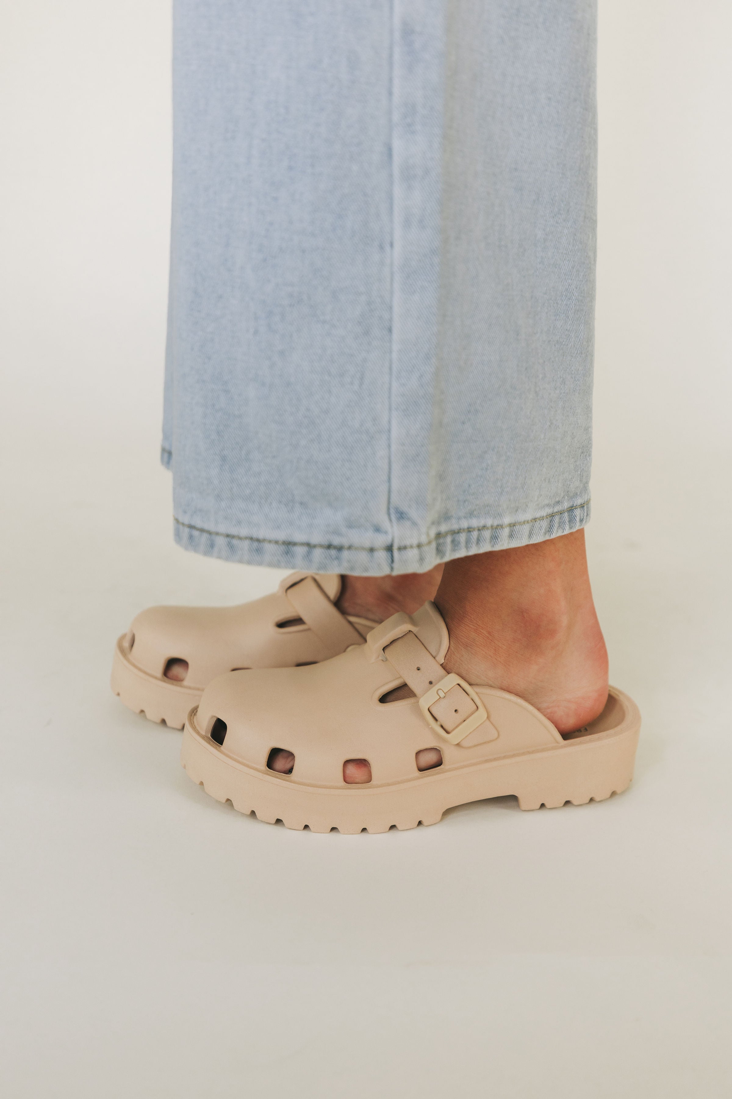 FREE PEOPLE - Karlie Buckle Clog