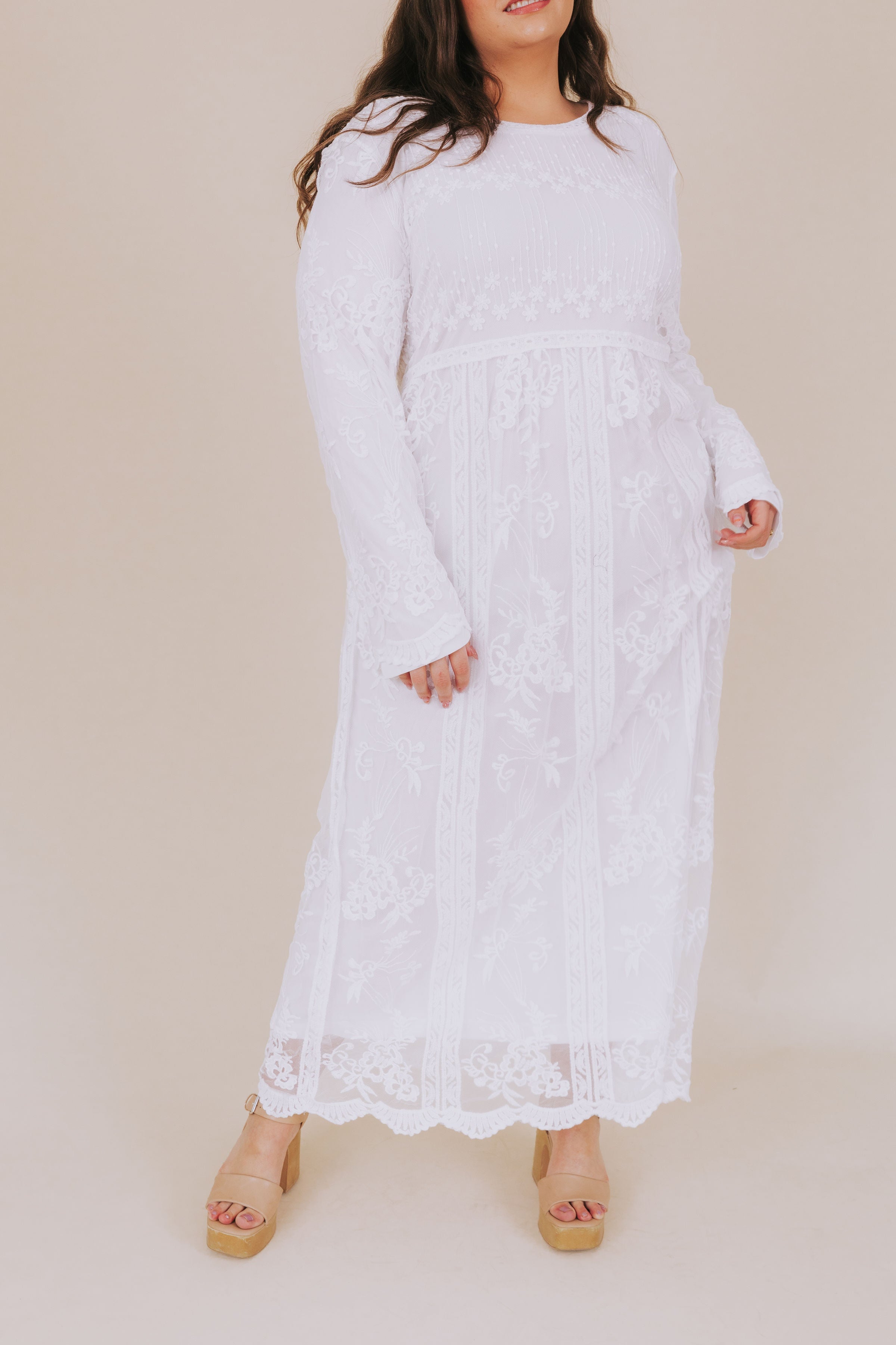 PLUS SIZE - The White: Holly 