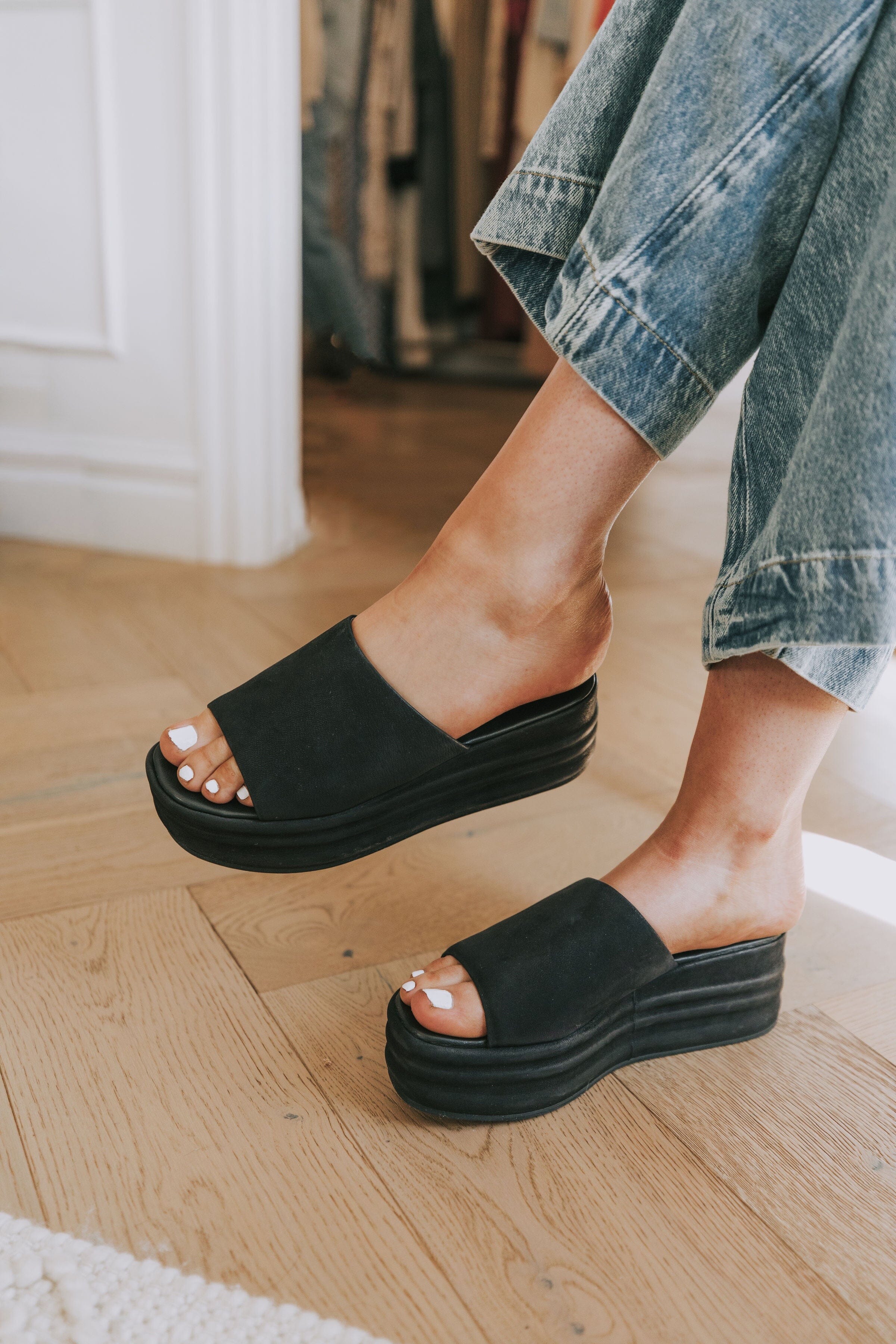 FREE PEOPLE - Harbor Flatform Sandals - 2 Colors!