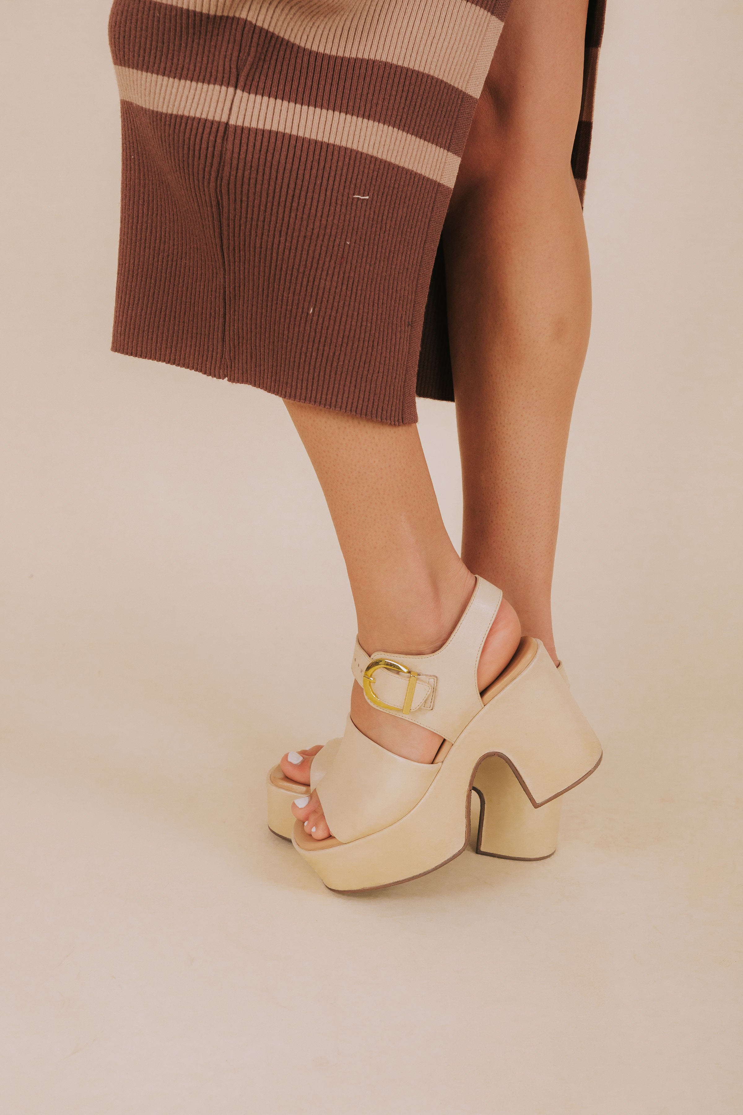 YELLO FROST PLATFORM SANDALS (ほぼ未使用) FROST PLATFORM SANDALS – YELLO