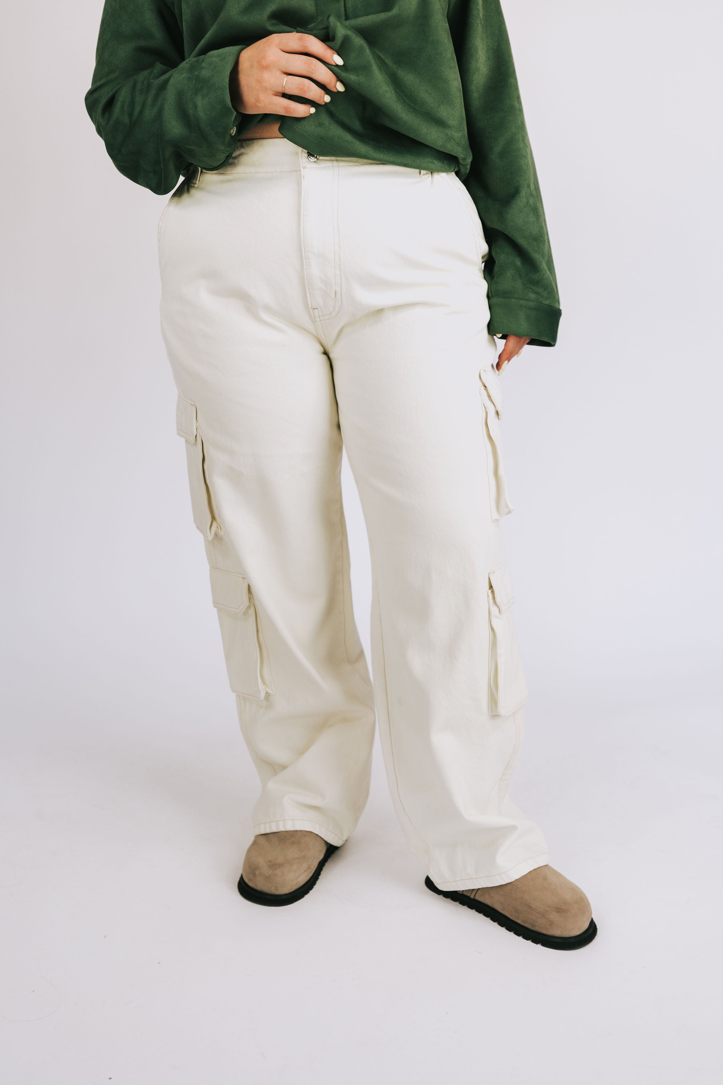 PLUS SIZE - Weekend Getaway Cargo Jeans