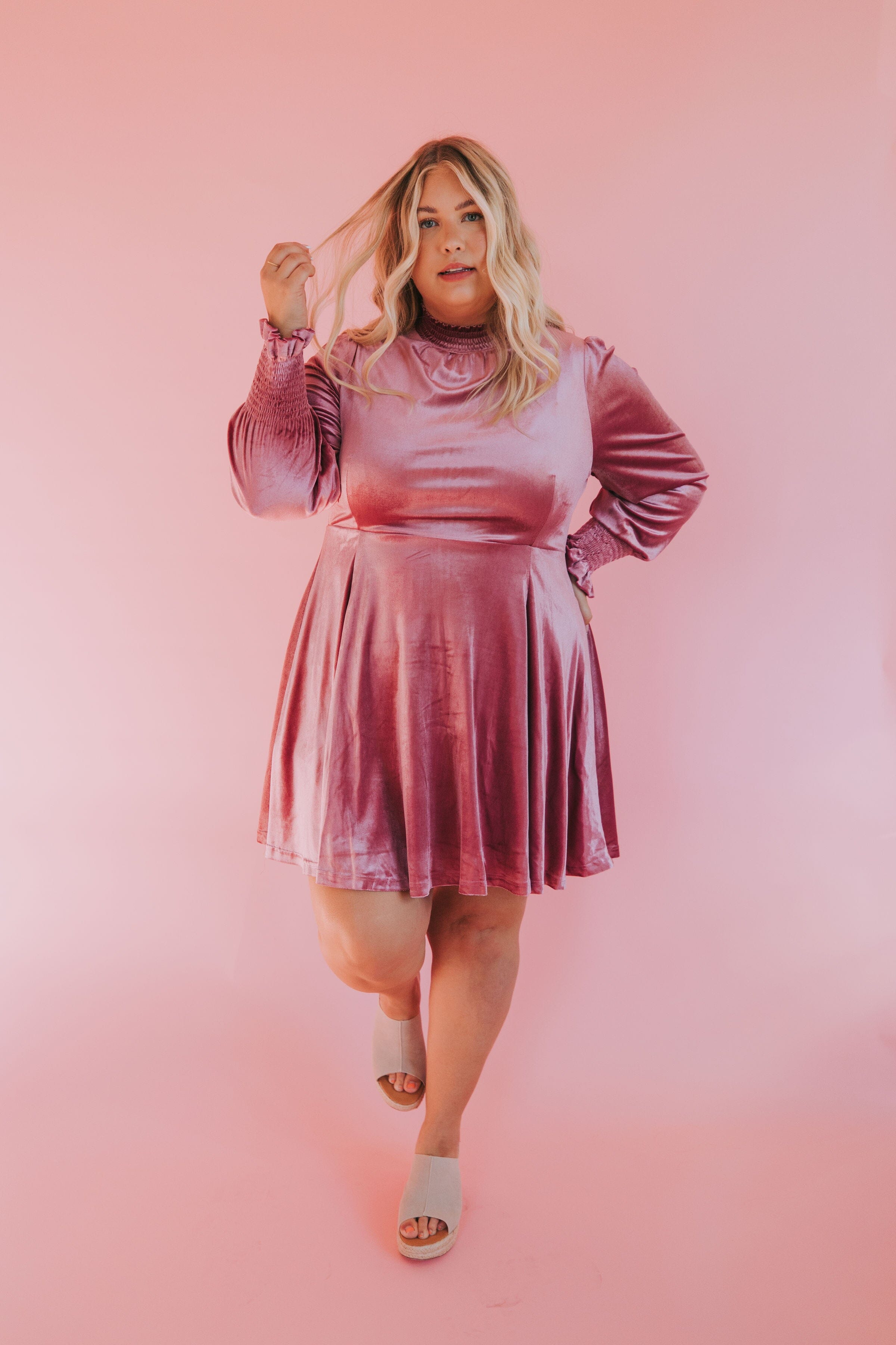PLUS SIZE - Glamour Shot Dress