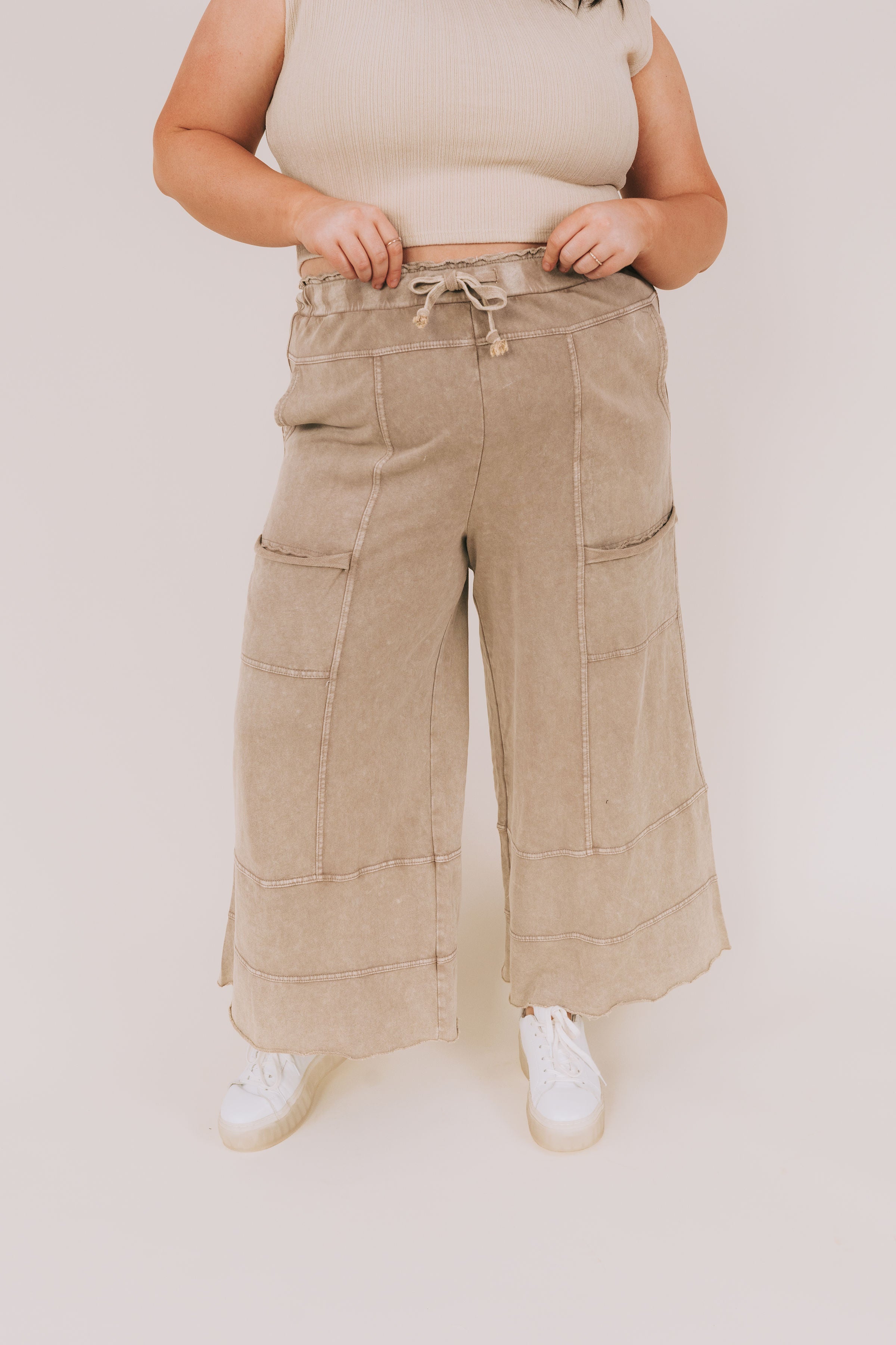 Wide-leg Cargo Pants - Dark taupe - Ladies
