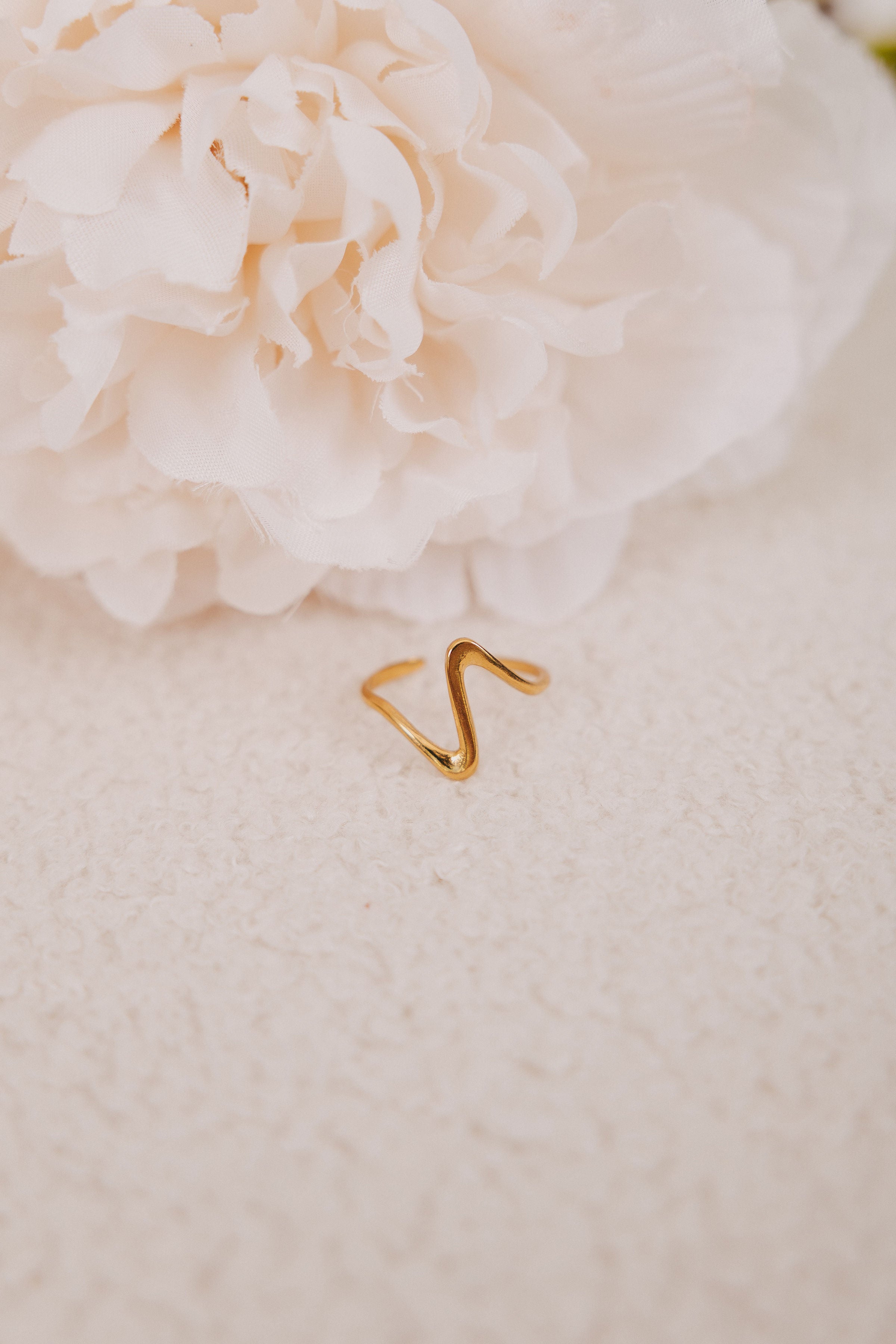 asymmetric ring 