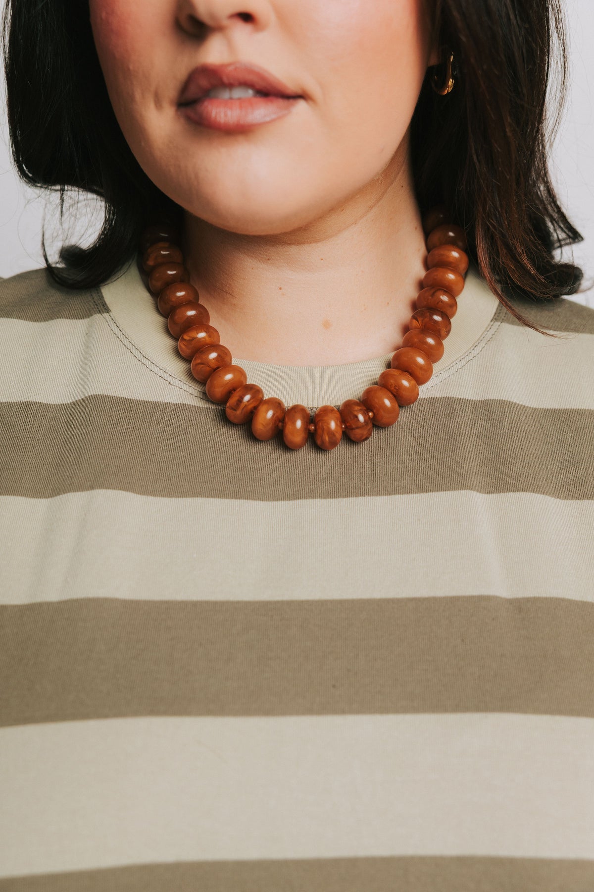 brown resin stone necklace