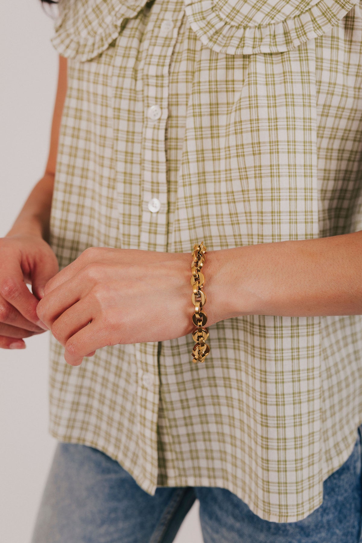 gold plated stainless steel bracelet chunky oversized with a lobster clasp 