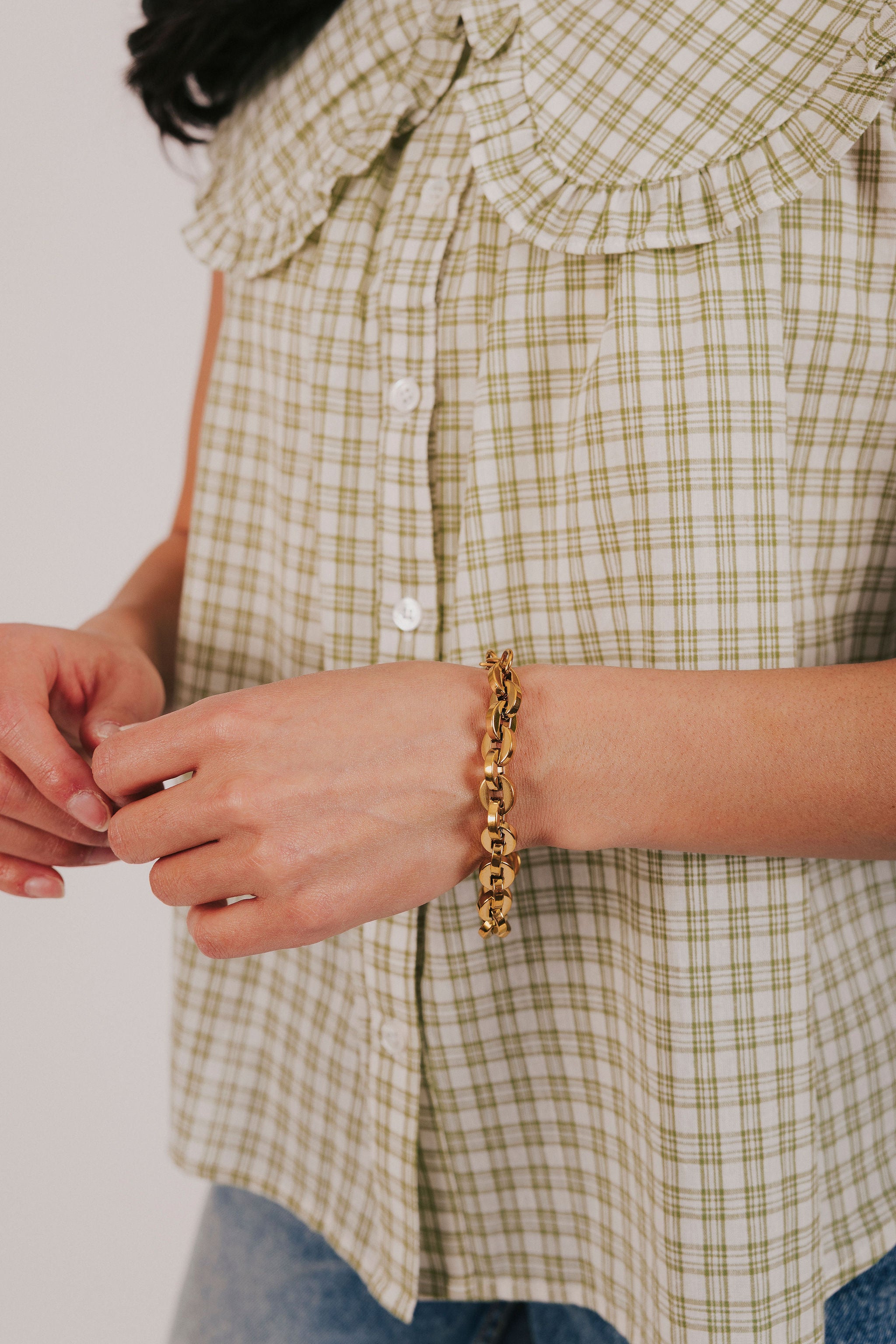 gold plated stainless steel bracelet chunky oversized with a lobster clasp 
