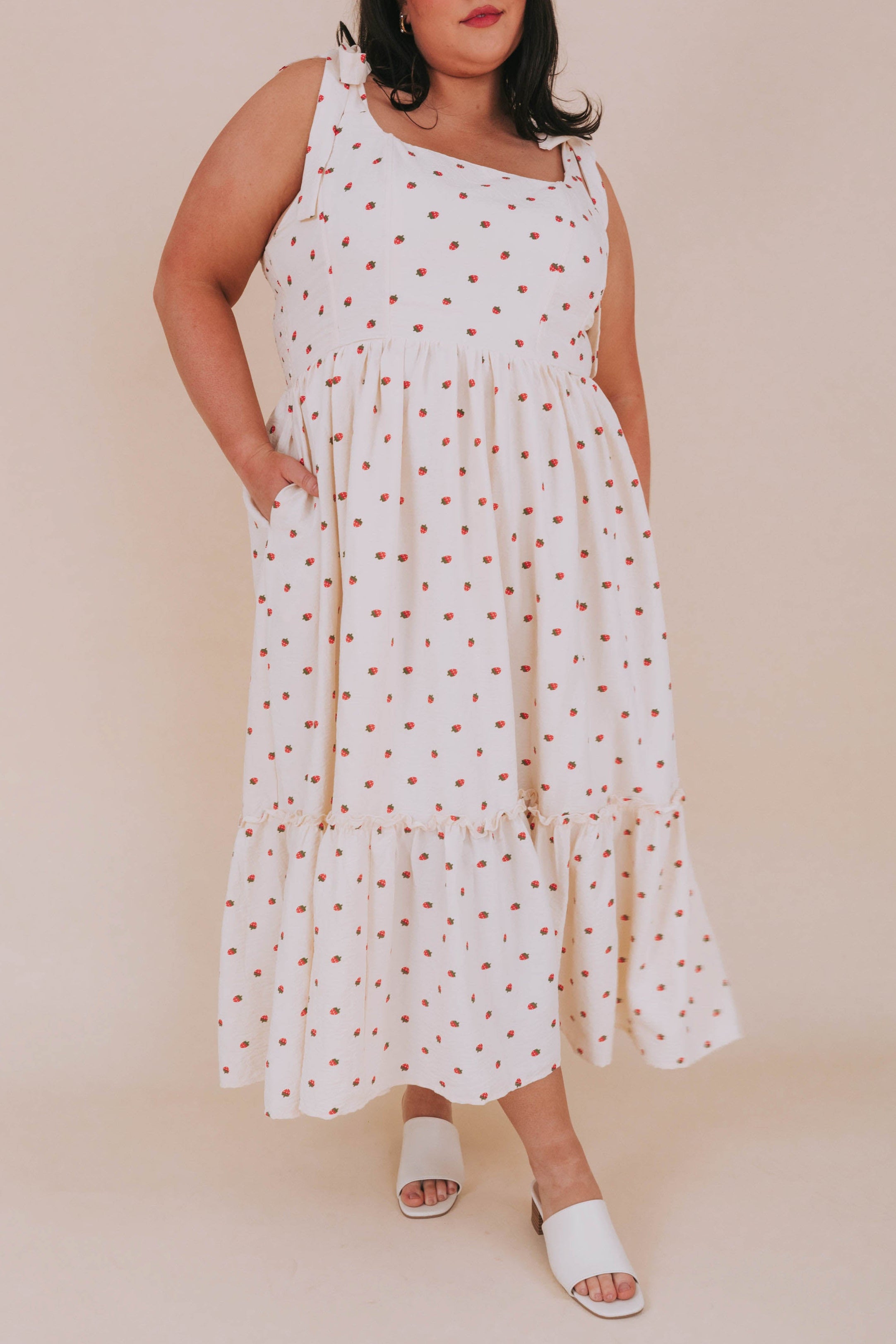 PLUS SIZE - Strawberry Kisses Dress