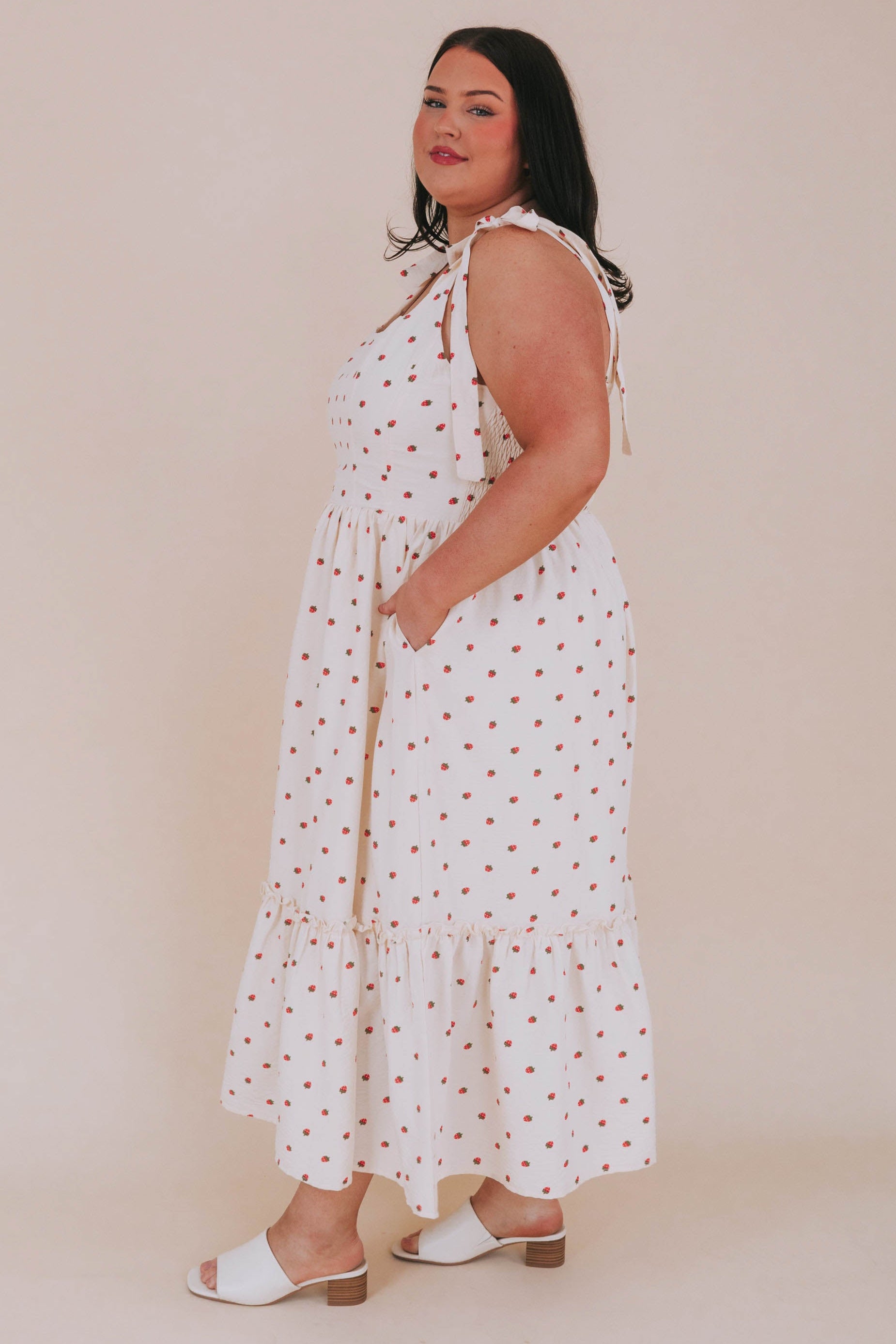 PLUS SIZE - Strawberry Kisses Dress