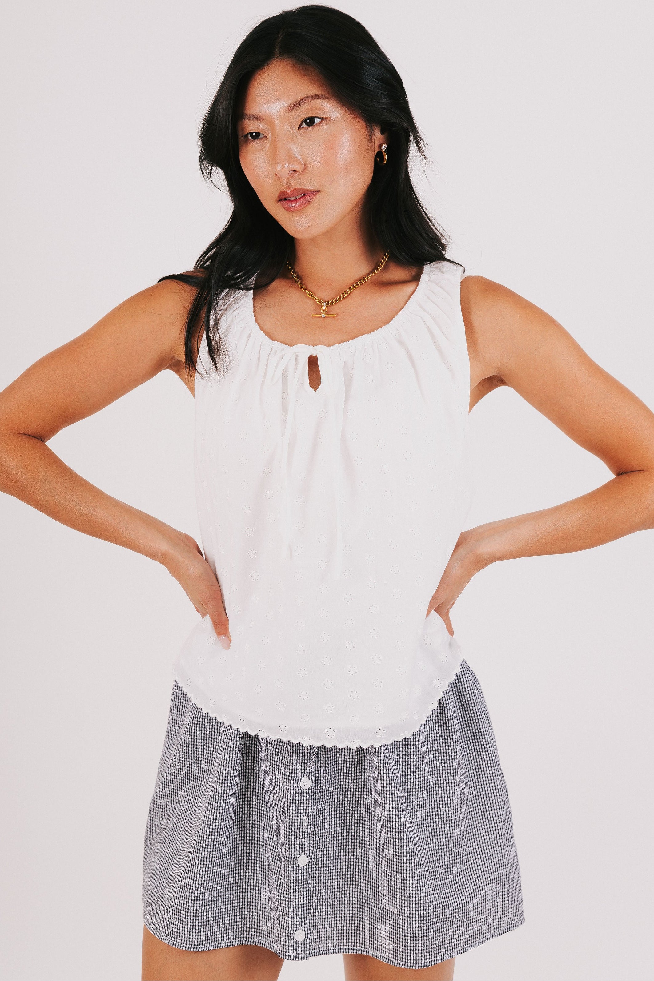 eyelet tank with keyhole 