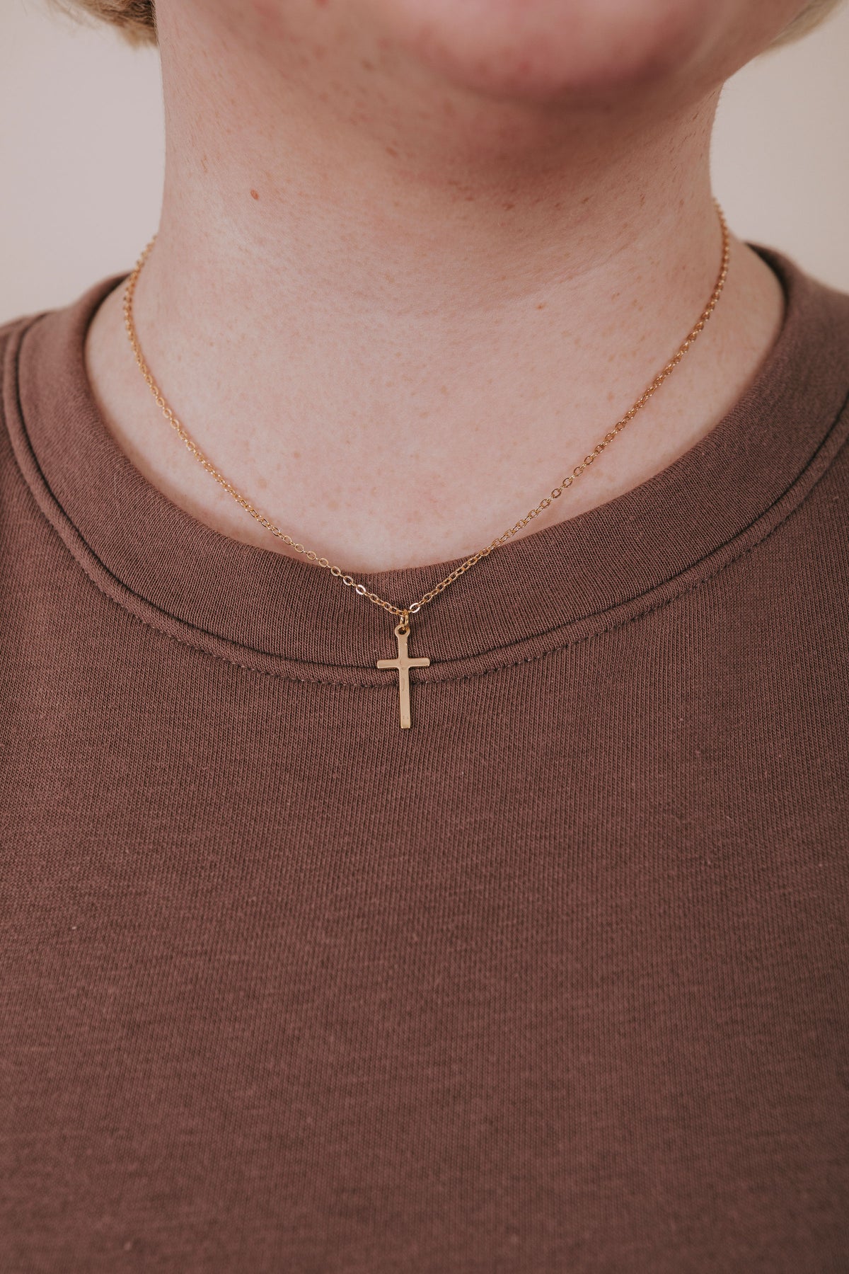 gold cross pendant necklace model