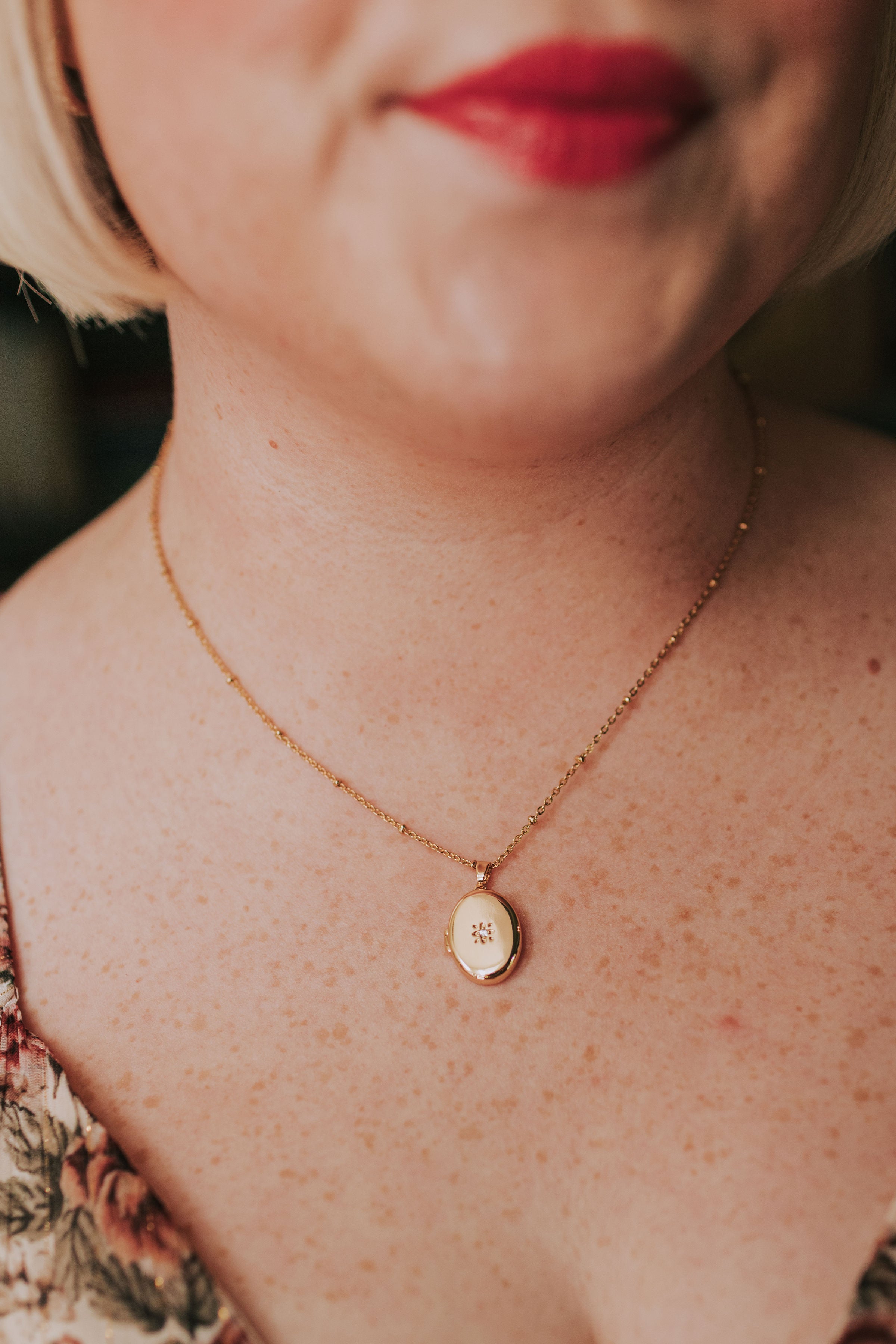 gold necklace oval pendant textured star cubic zirconia bead details 