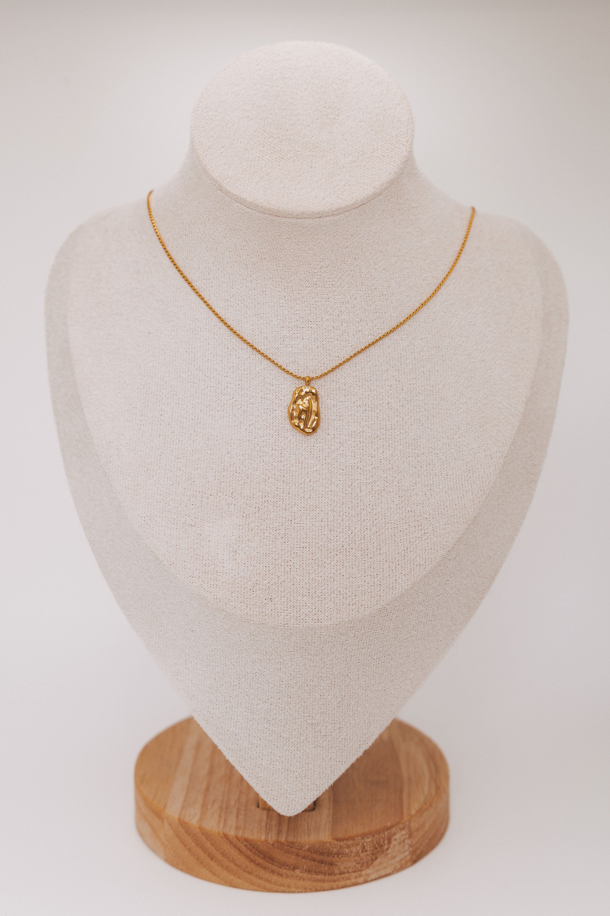 hammered metal pendant necklace