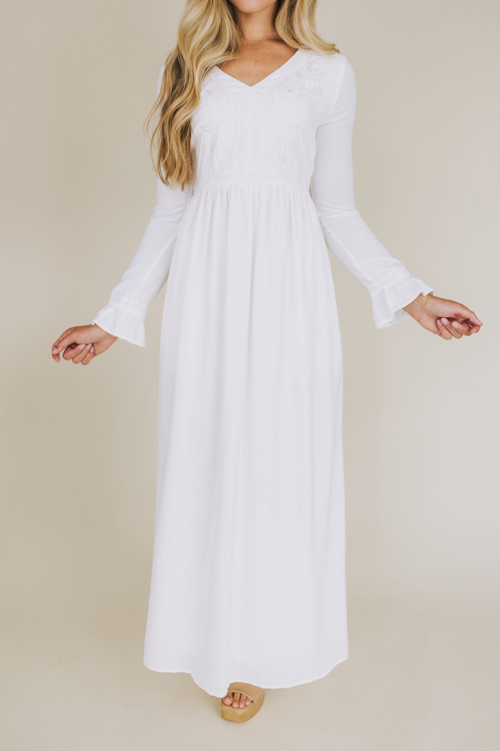 green emerald velvet dress White Long-sleeved dress with sharp shoulder cut