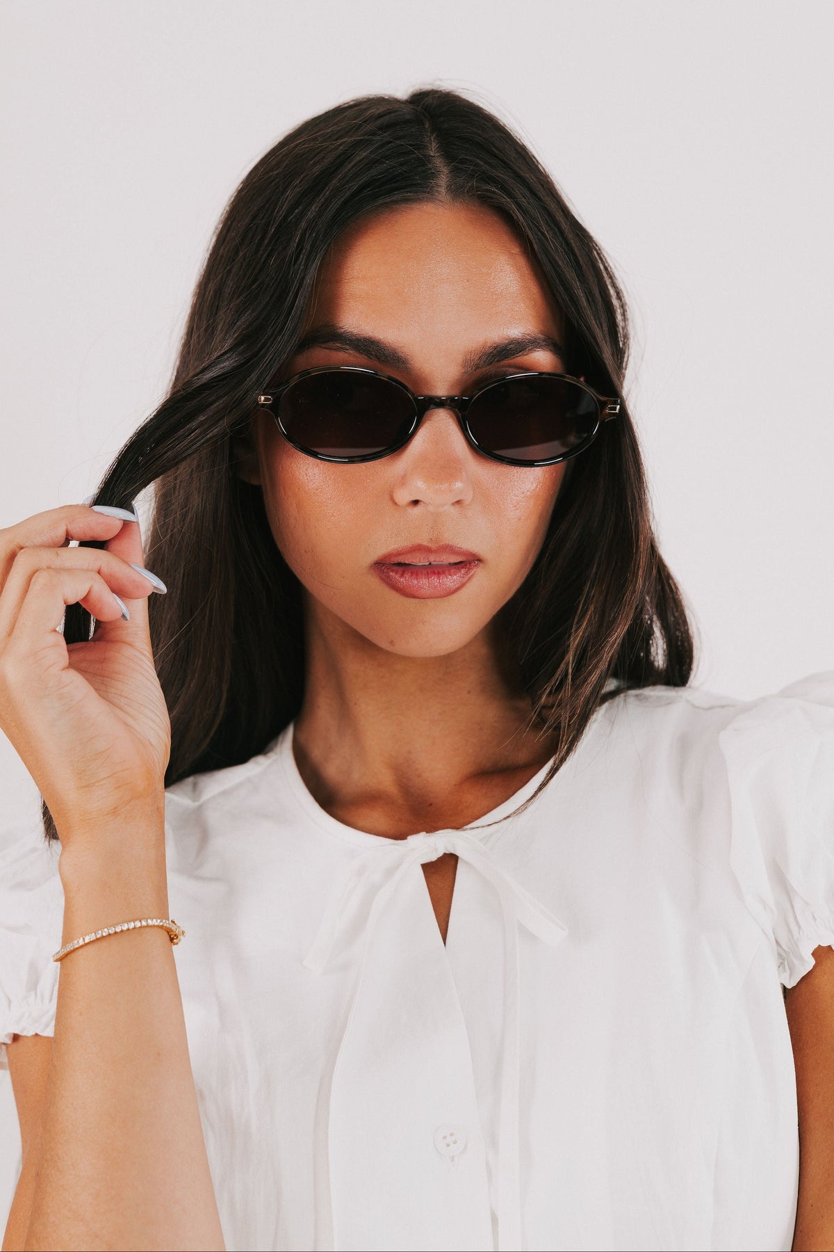 quay nevermind sunglasses black model