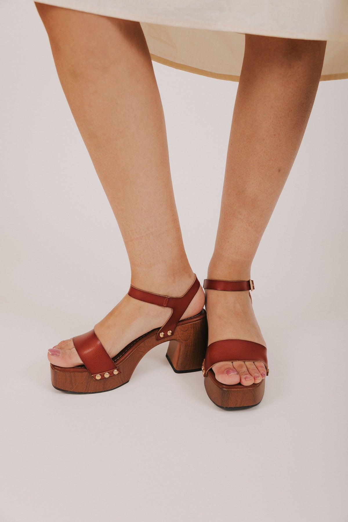 MIA Electra heels in cognac with gold accents 