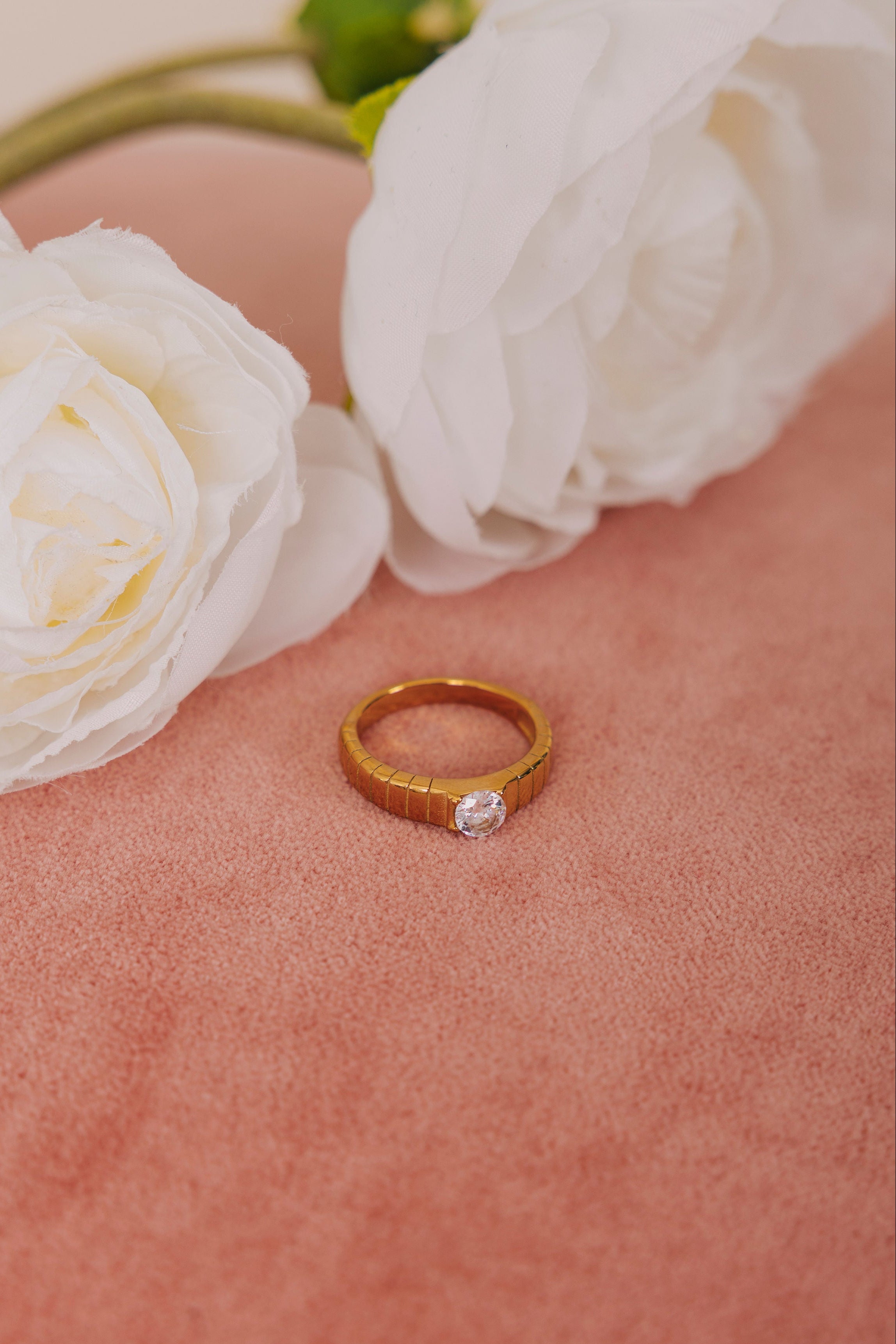 Stripe textured gold ring with diamond center