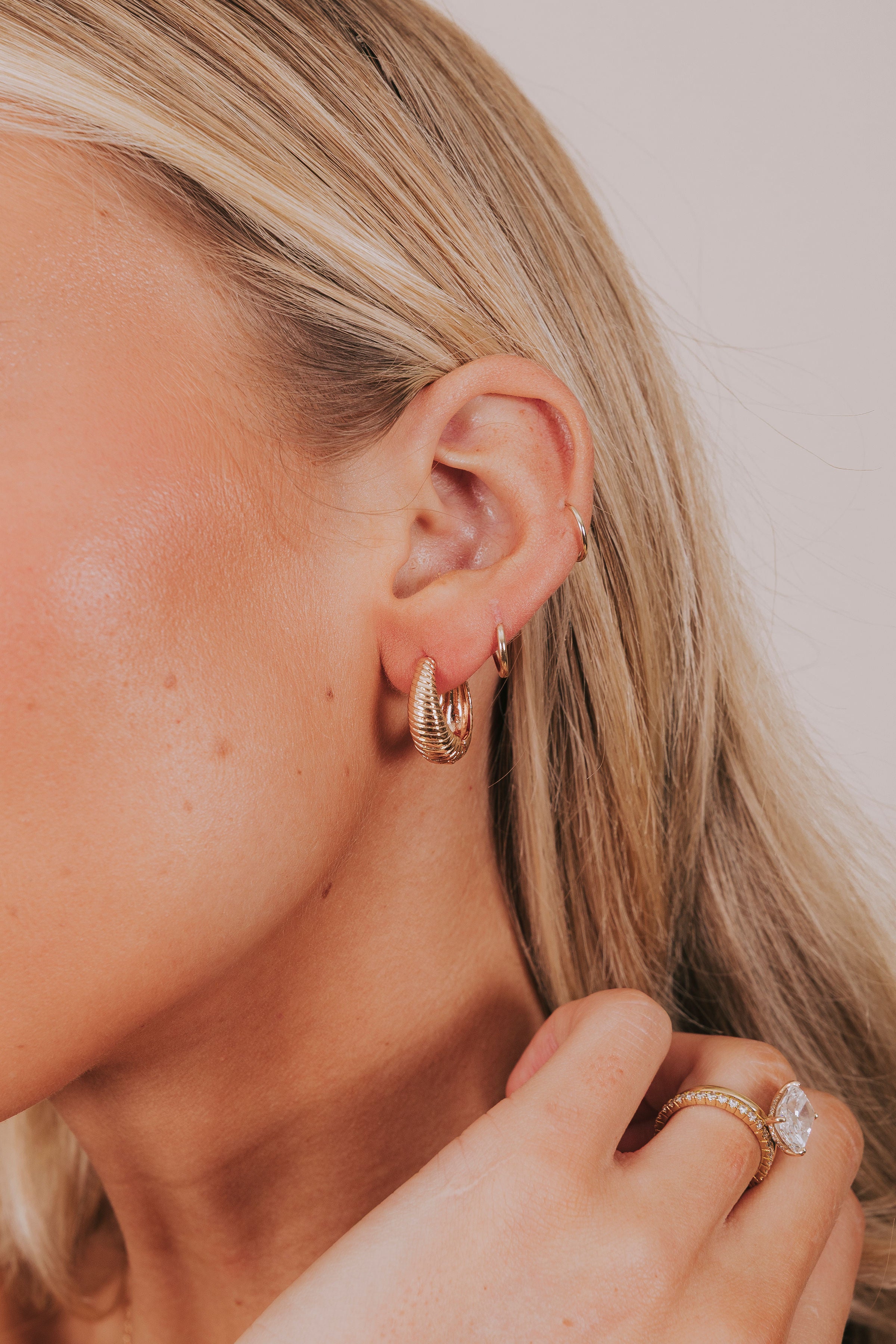 tapered-gold-horizontal-texture-earrings