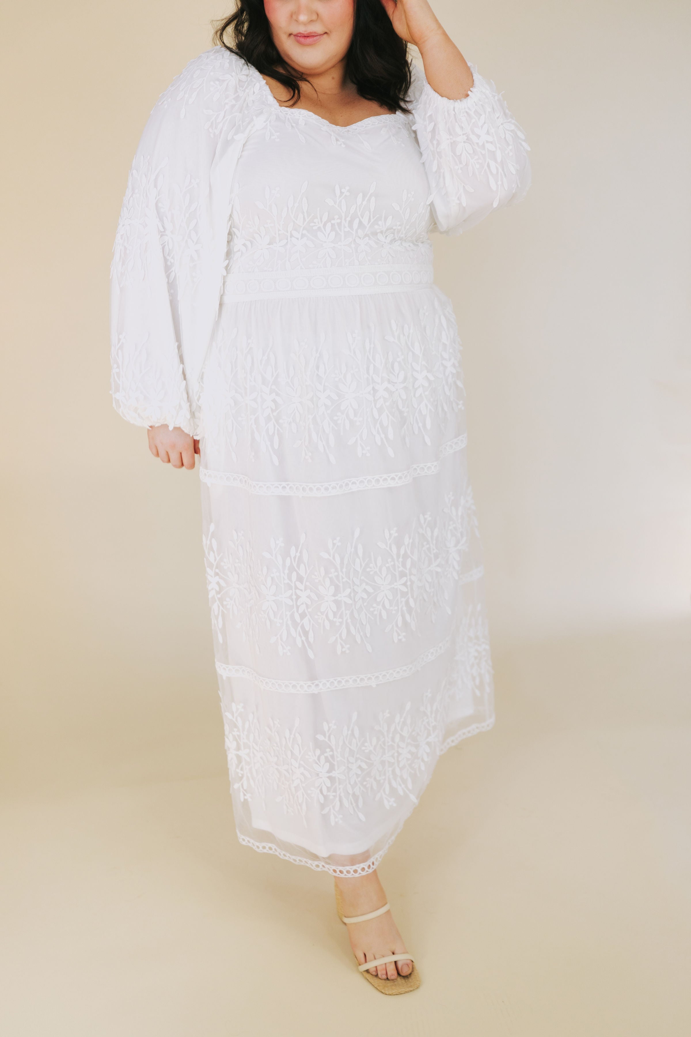 EXCLUSIVE - The White: Evelyn L / White EXCLUSIVE - The White: Evelyn L / White