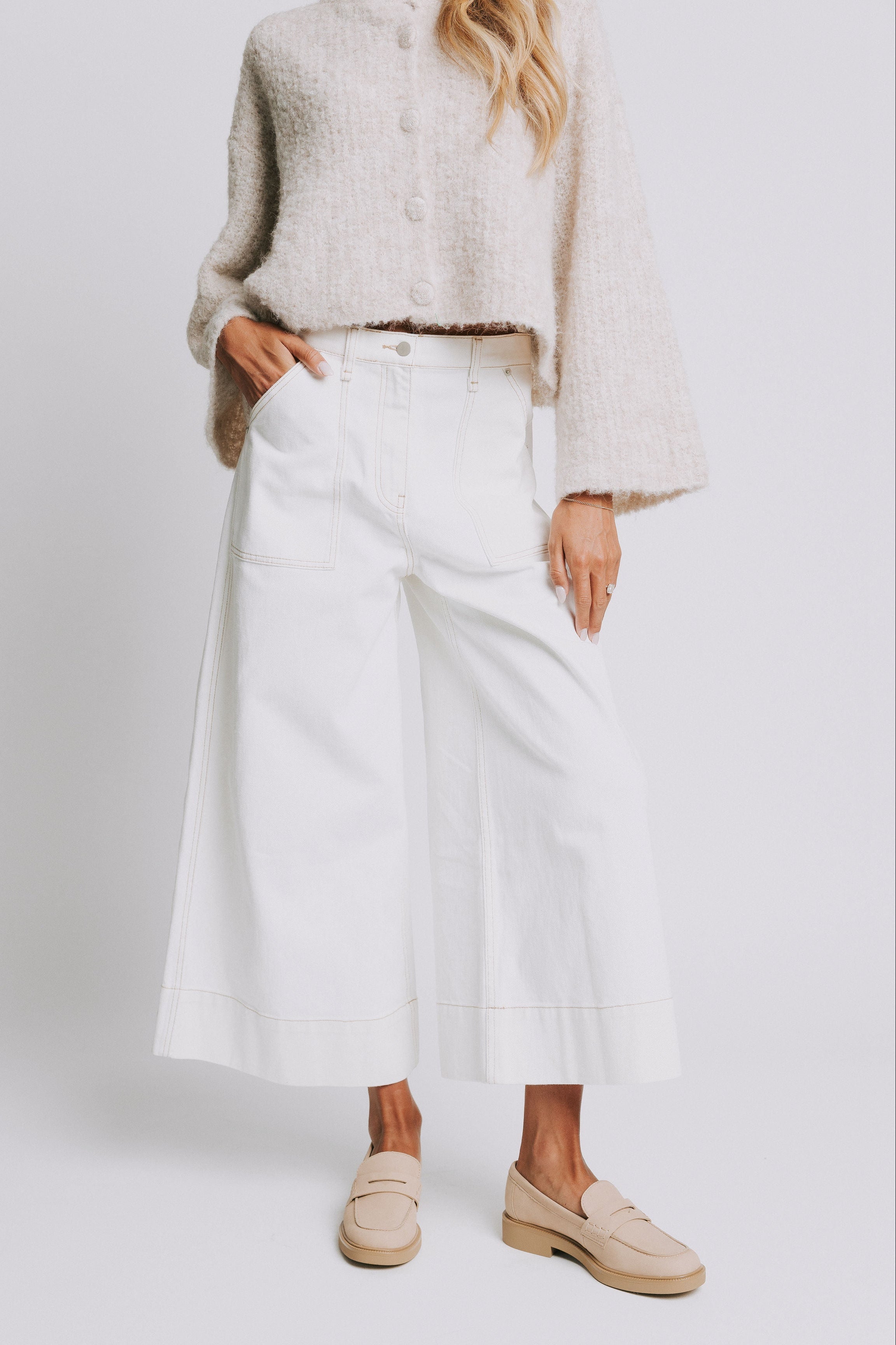 white wide leg cropped pants with contrast stitching 