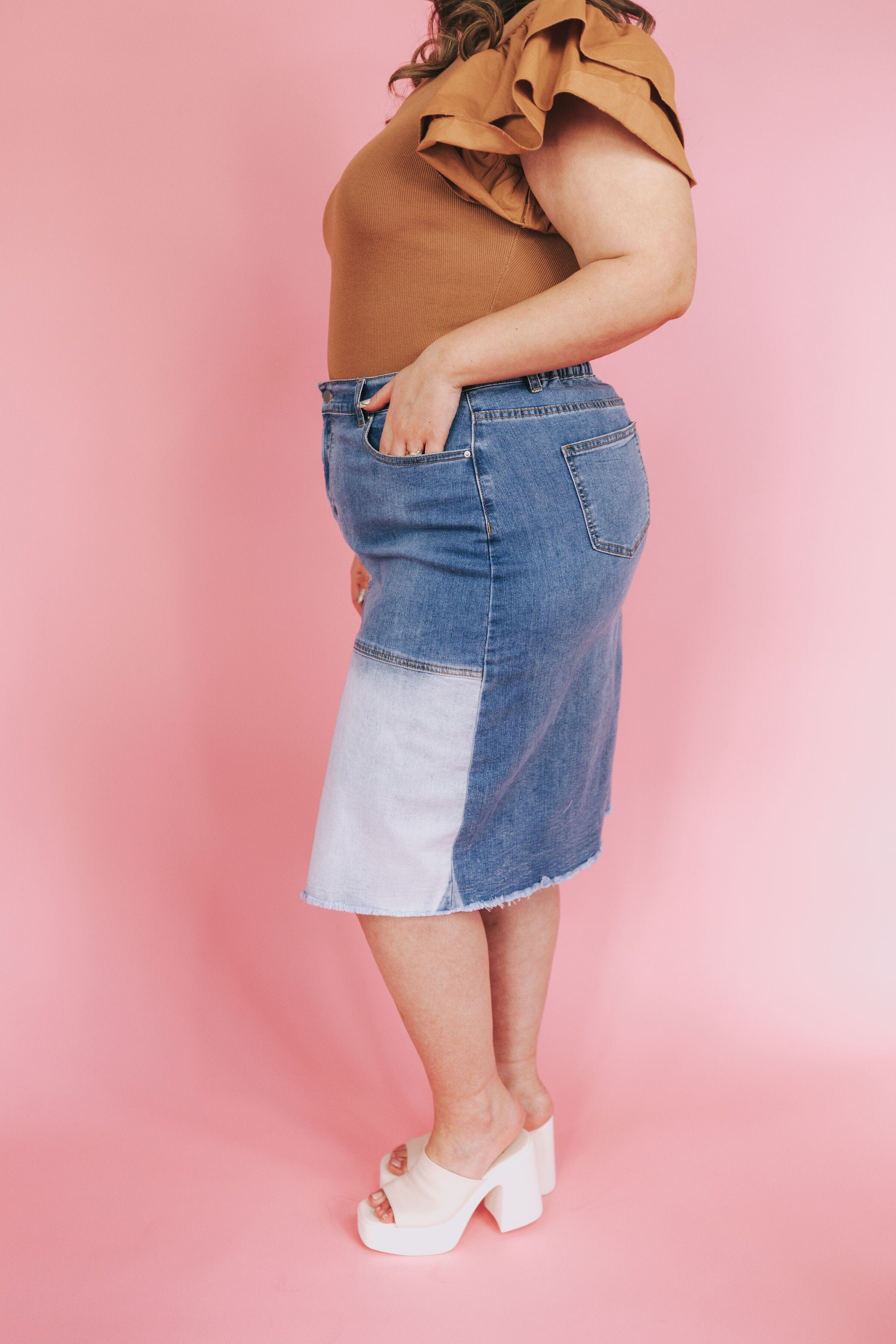 PLUS SIZE - Can't Come Down Skirt