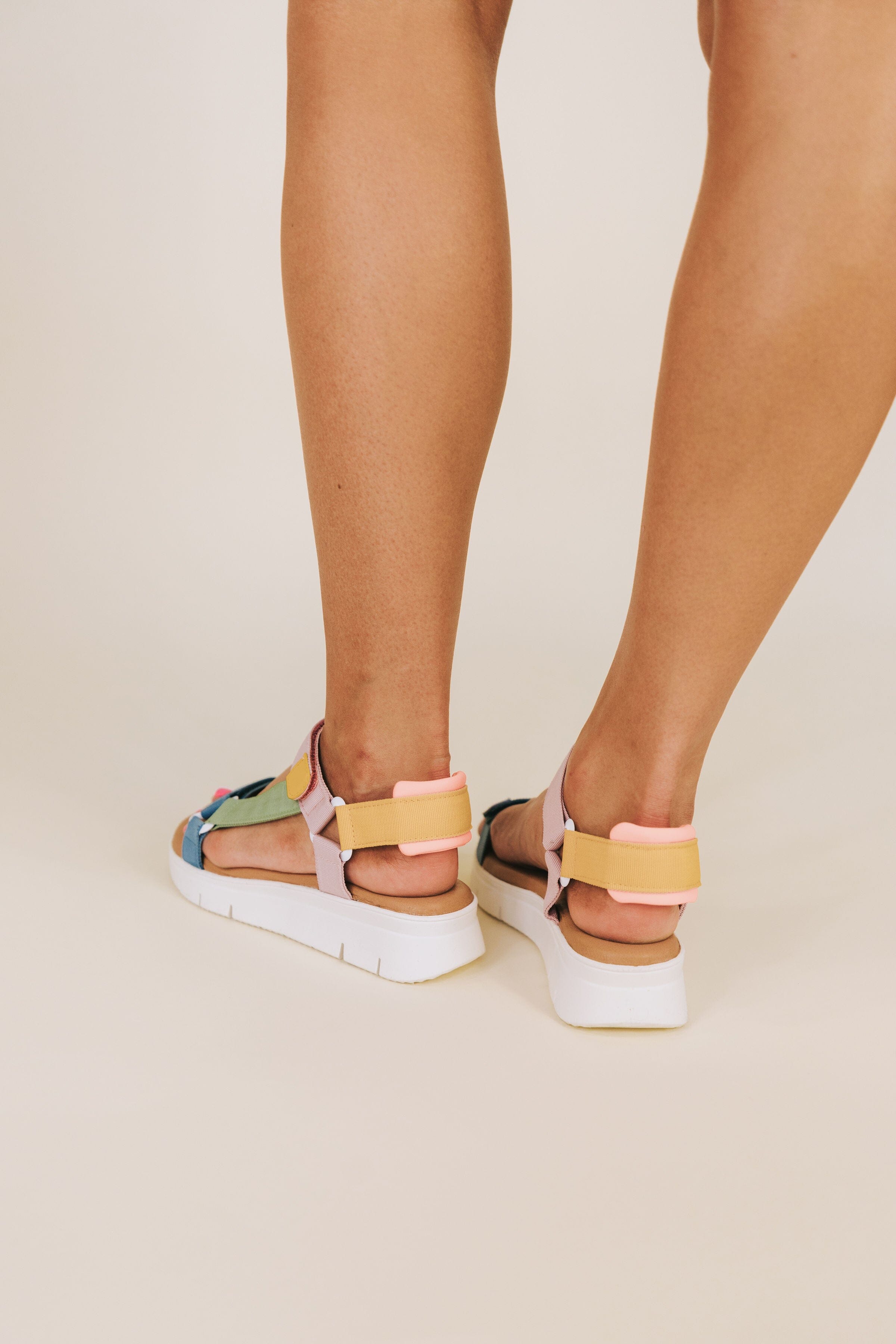 CHINESE LAUNDRY - Qwest Sandals